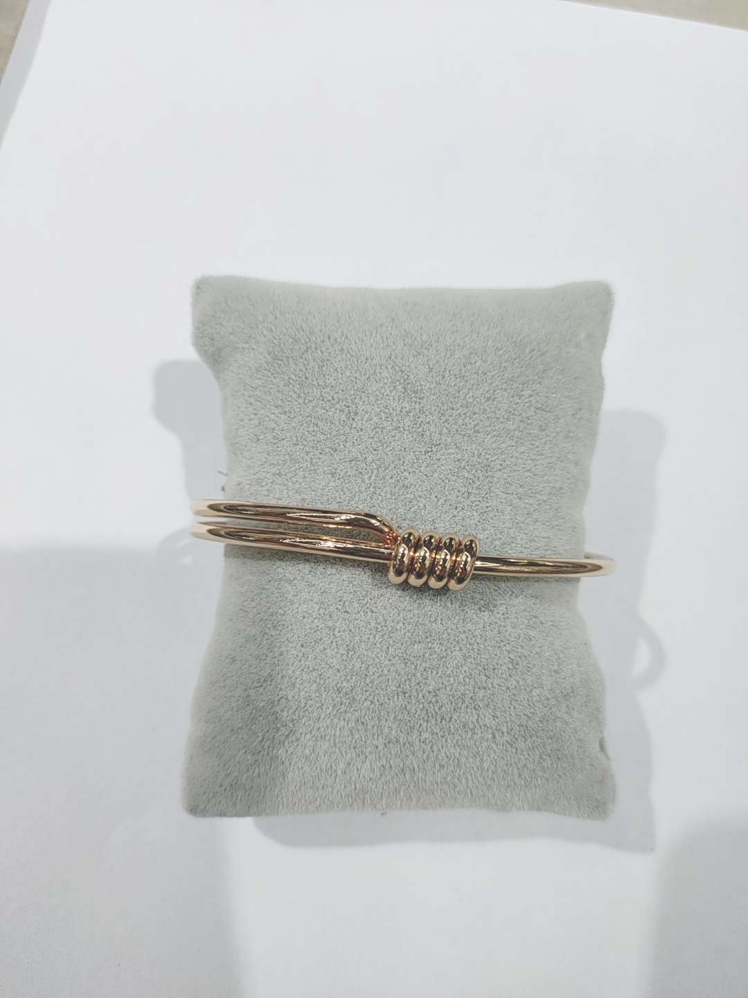 The new non-fading bracelet ladies open bracelet wholesale cross-border simple hand jewelry stalls hot selling products thumbnail