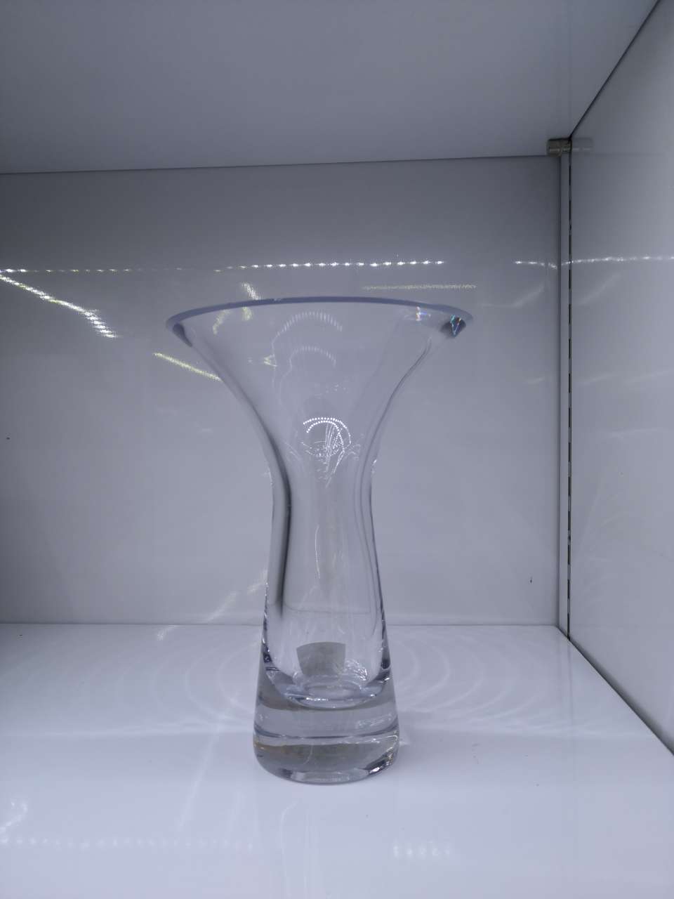 Factory direct sales of Nordic light luxury glass water care ornaments, modern and simple living room decorations, transparent flower vases and creative designs