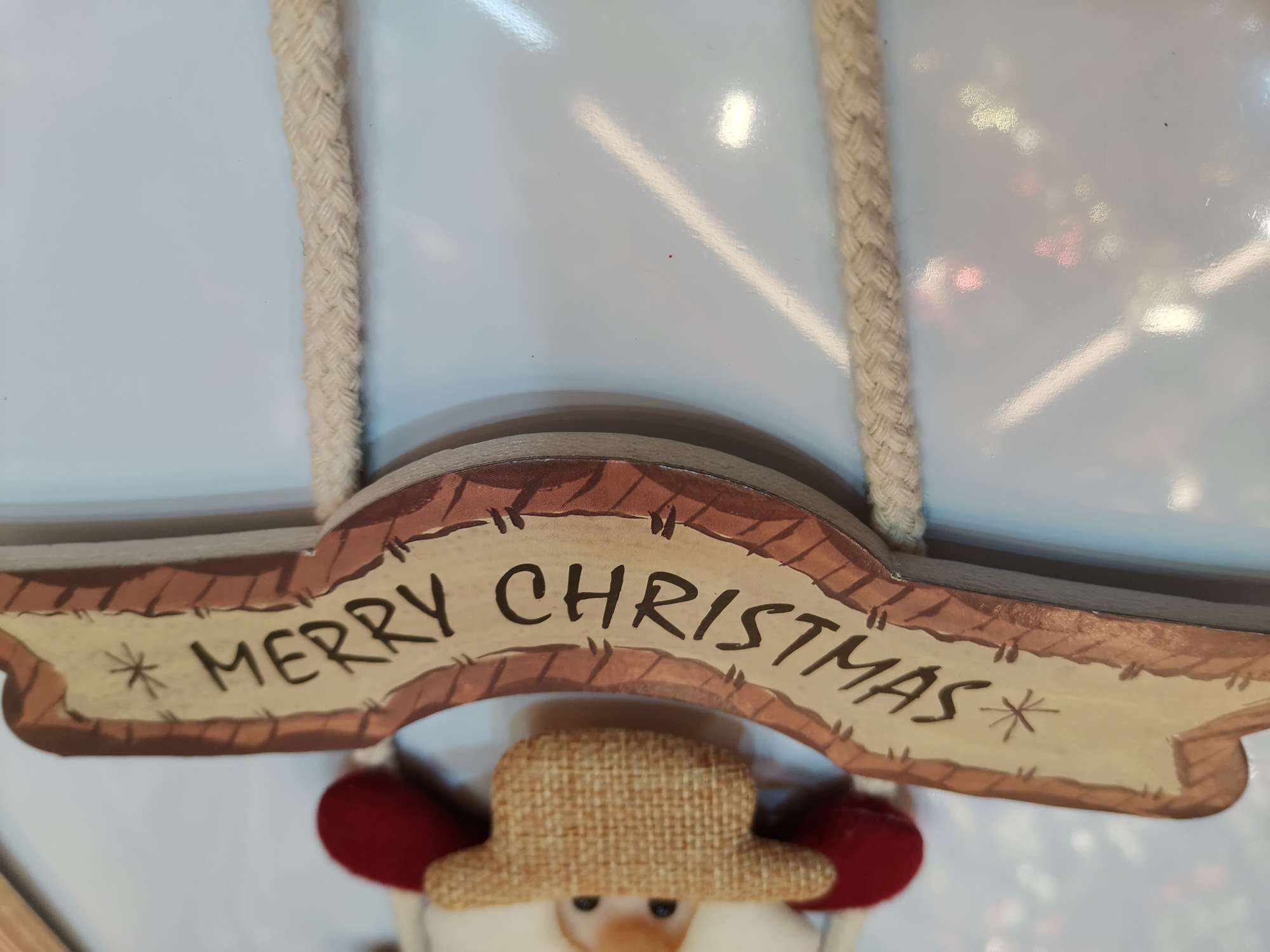 The Santa Claus pendant is 19.5*27CM in English Application Scenario