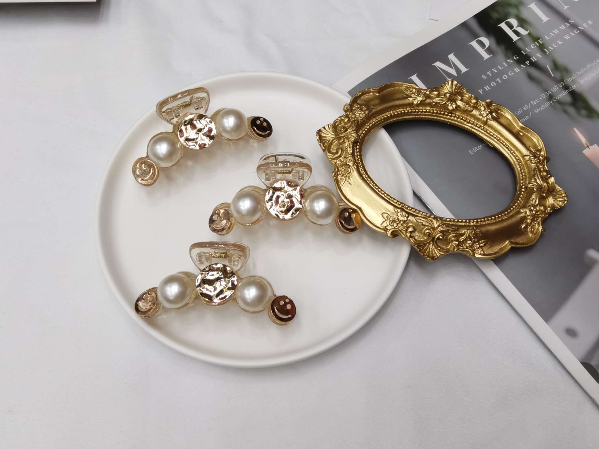 Korean pearl patch medium size clip is versatile and fashionable thumbnail