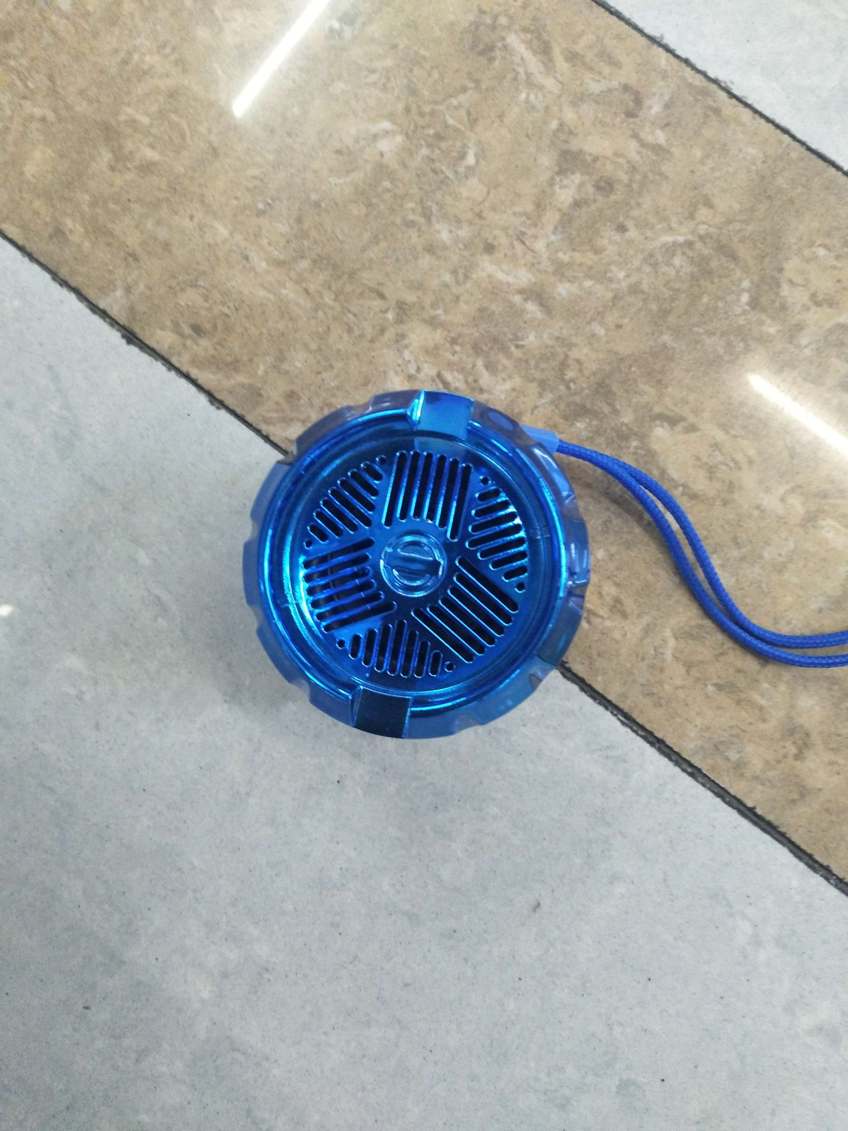 822 with FM radio, phone stand and Bluetooth small speaker details Picture