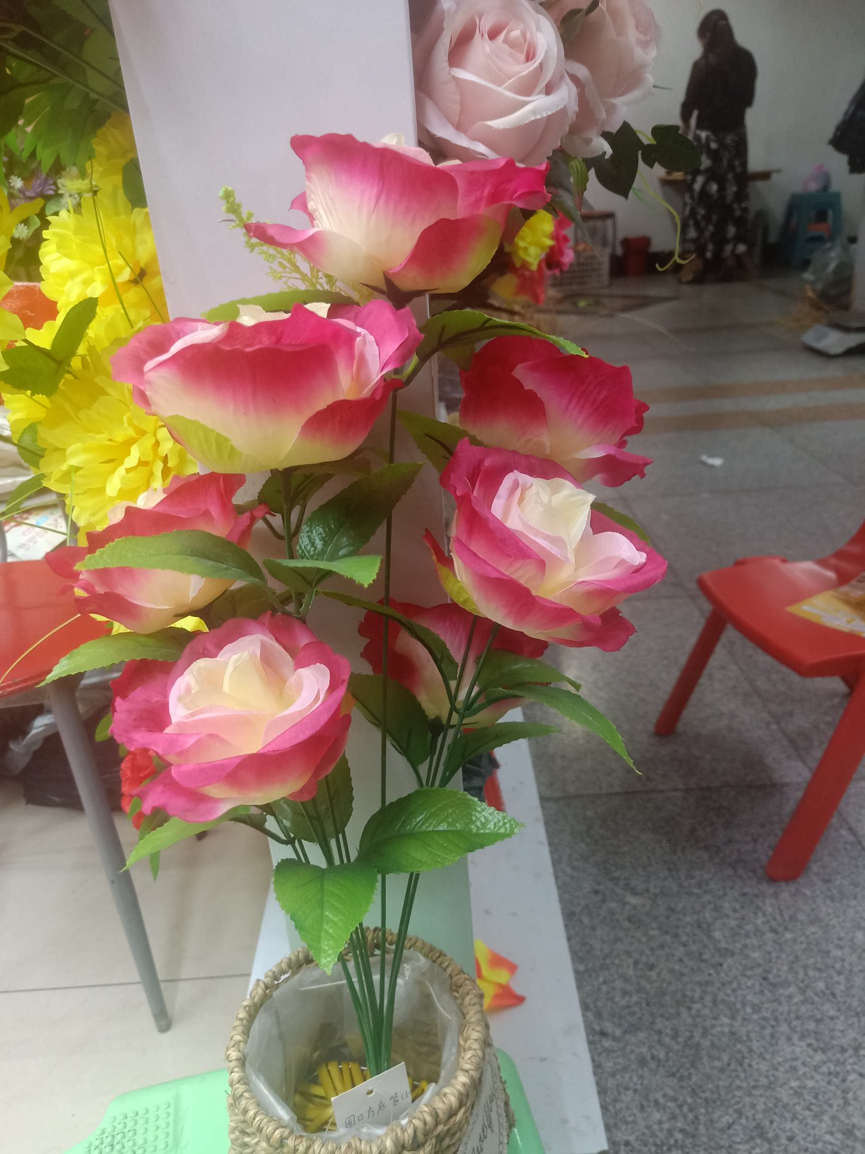 Artificial flowers, fake flowers, decorative flowers, diamond rose details Picture