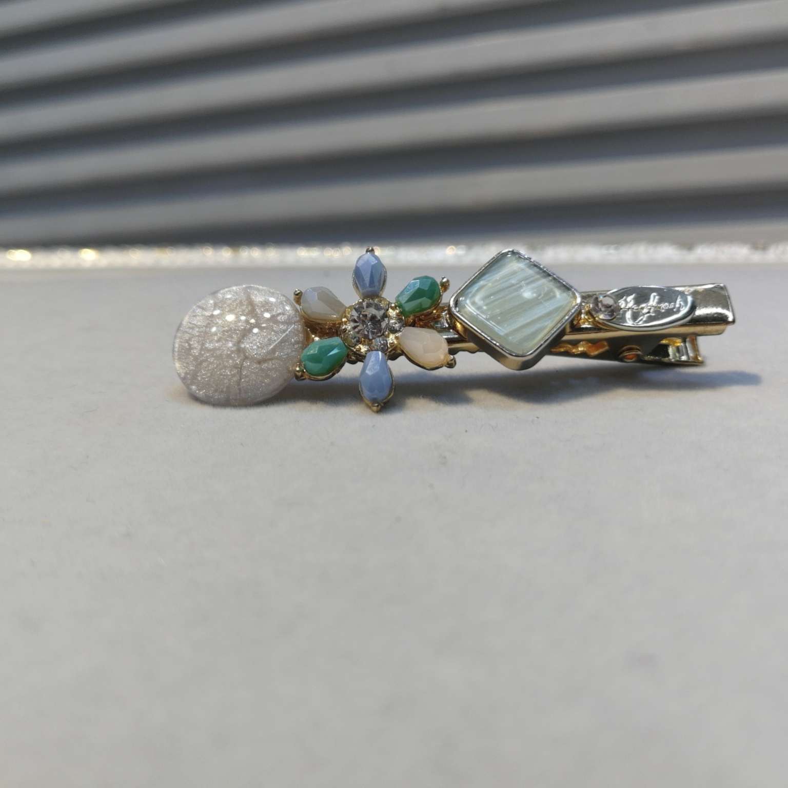 Crystal clip, Korean bow, banana clip, vertical clip, ponytail clip, hair clip, small anti-slip vertical clip, water diamond hair accessory, large Japanese and Korean hair clip, headwear, Little Jinling accessory 410815 details Picture