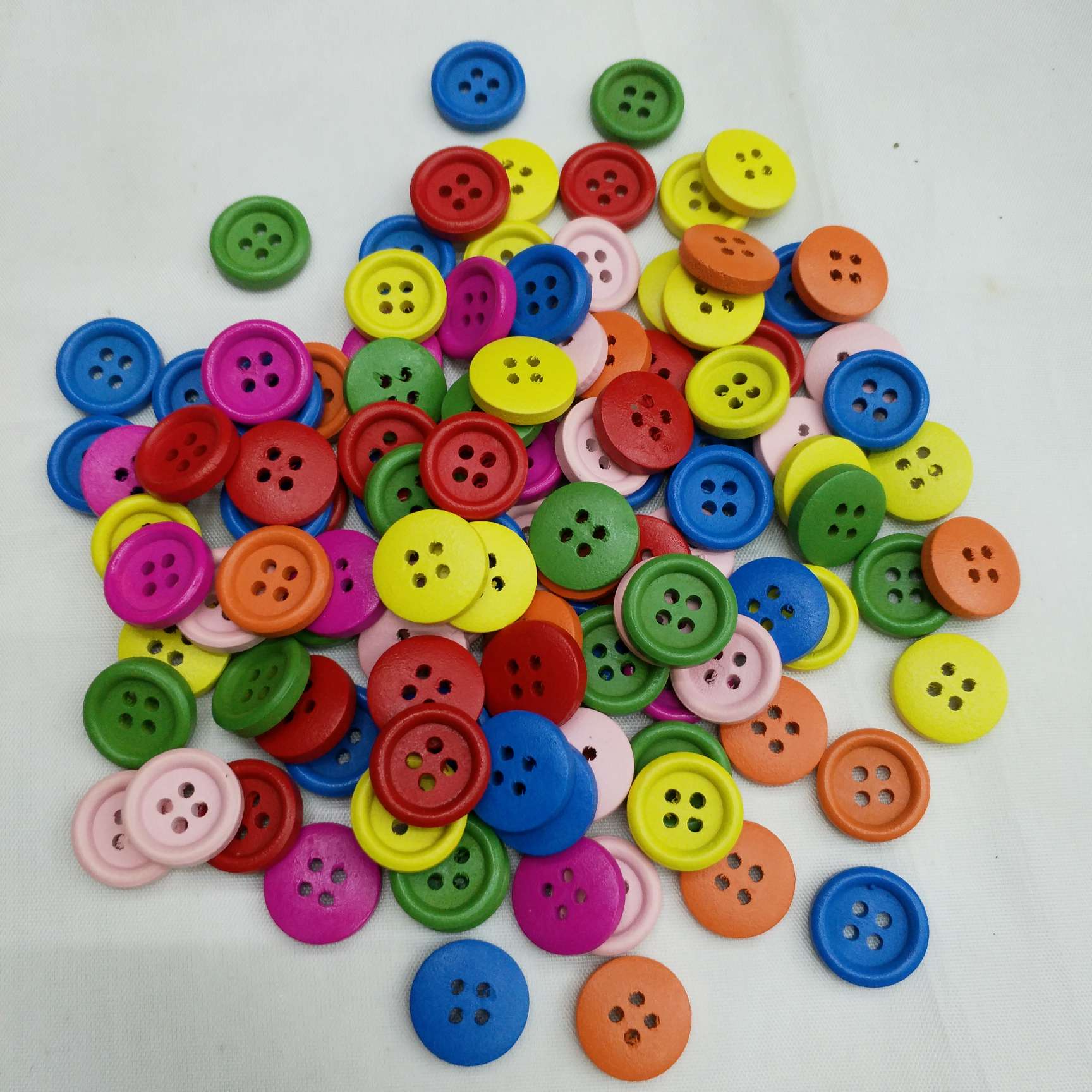 木头纽扣彩色纽扣彩印打标纽扣服装辅料配饰厂家直销产品图