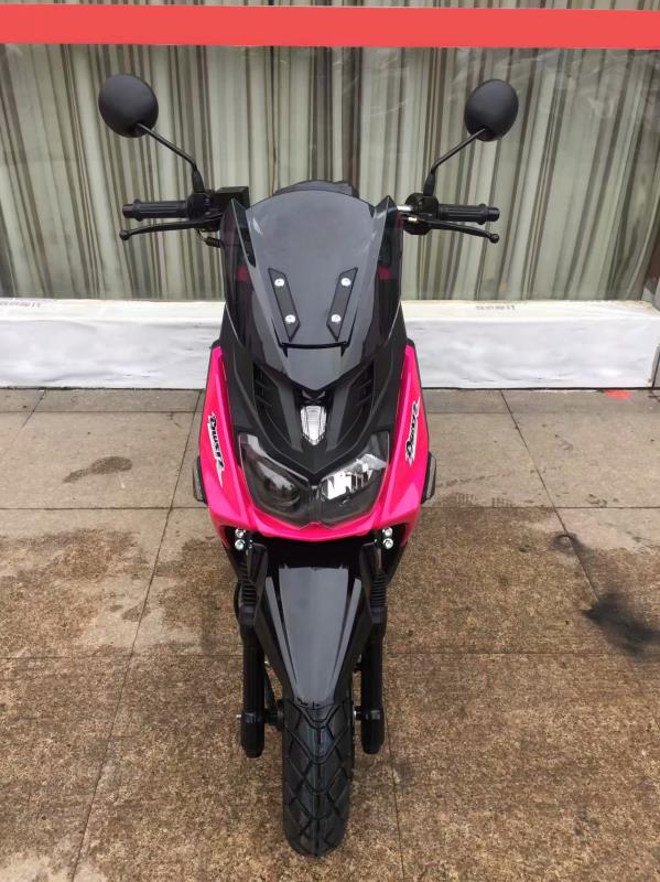 路虎八代 汽油车白底实物图