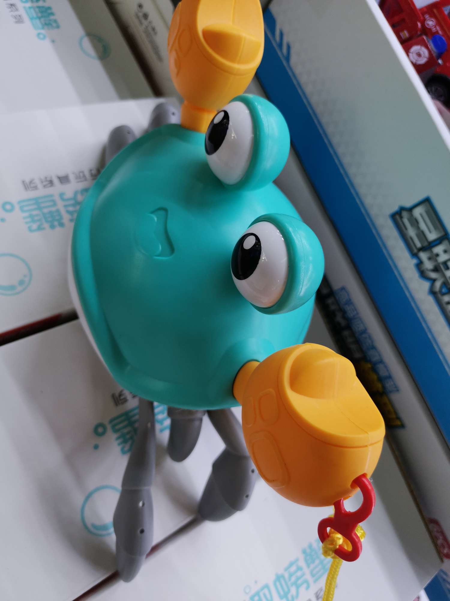 地摊热卖抖音爆款网红新品水陆两用螃蟹牵绳螃蟹上链戏水玩具一件装60个产品图