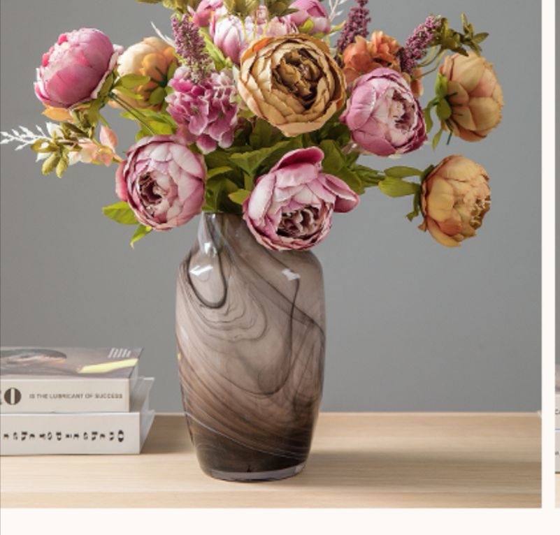 Simple modern creative glass vase full figure