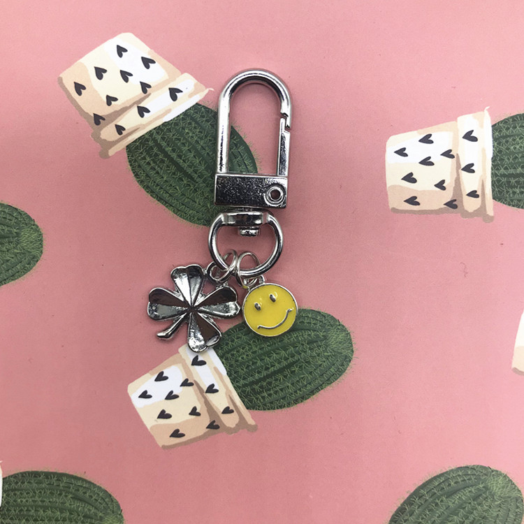 可爱卡通钥匙挂件潮个性圈书包挂饰汽车饰品钥匙扣26个字母可挑选细节图