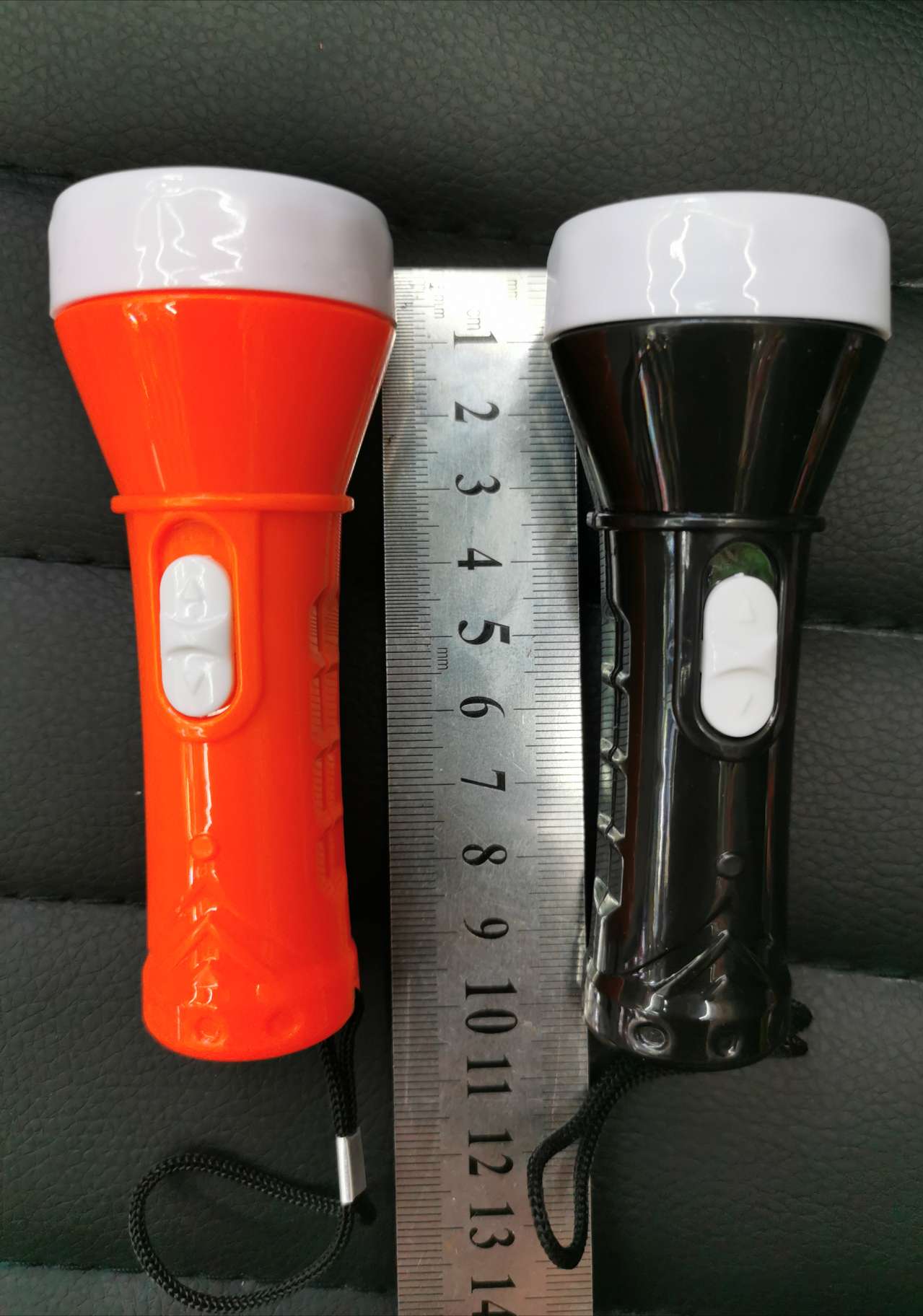 219手电筒
24个一盒
960个一箱产品图