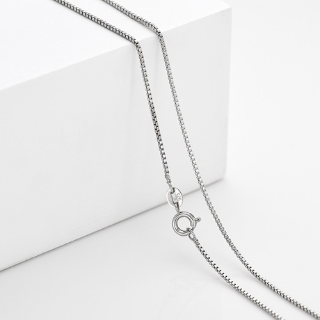 New Korean-style women's collarbone chain box chain, gold-plated three-color pendant accessory, versatile Application Scenario