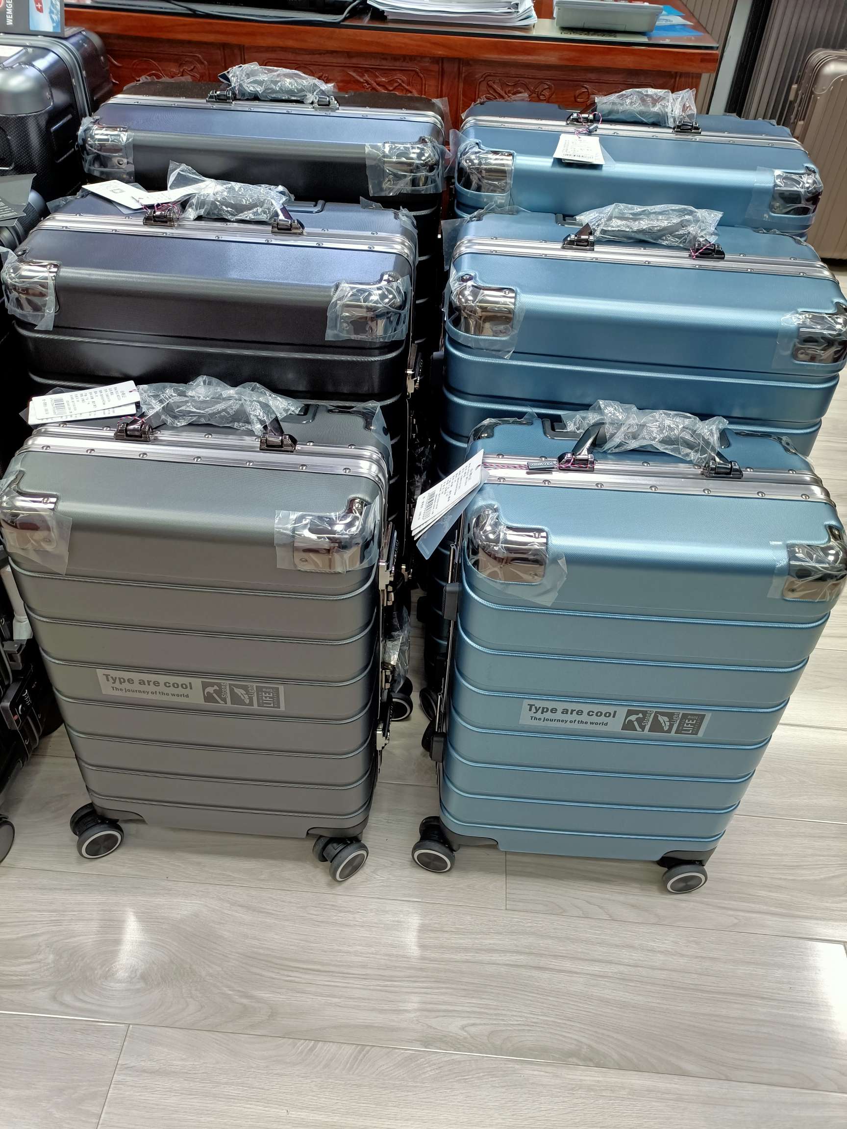 行李箱 登机箱 旅行箱产品图