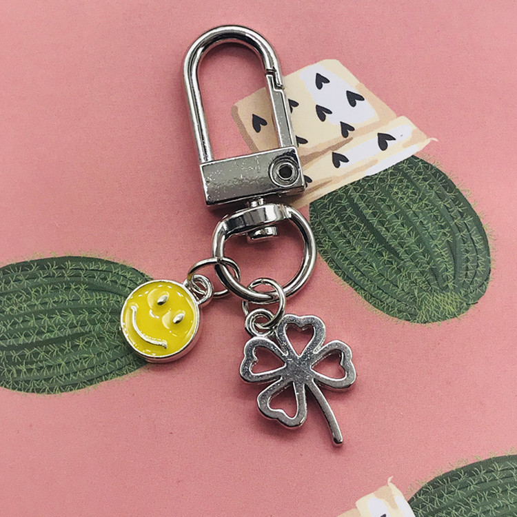 可爱卡通钥匙挂件潮个性圈书包挂饰汽车饰品钥匙扣26个字母可挑选白底实物图