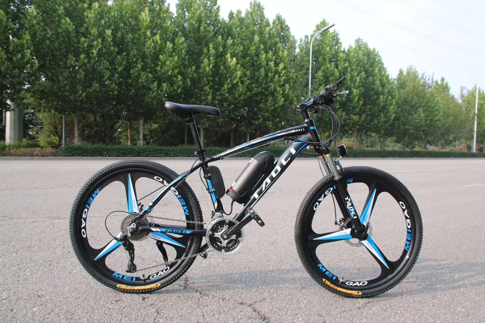 铝合金锂电池电动车山地车自行车产品图