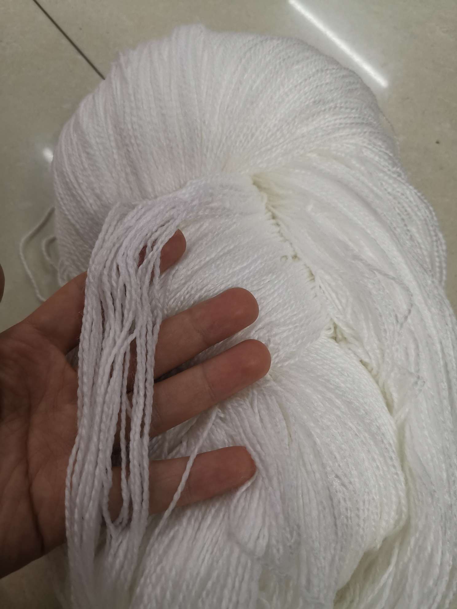 Hot-selling 2-strand acrylic wool carpet yarn knitted wool white in stock details Picture