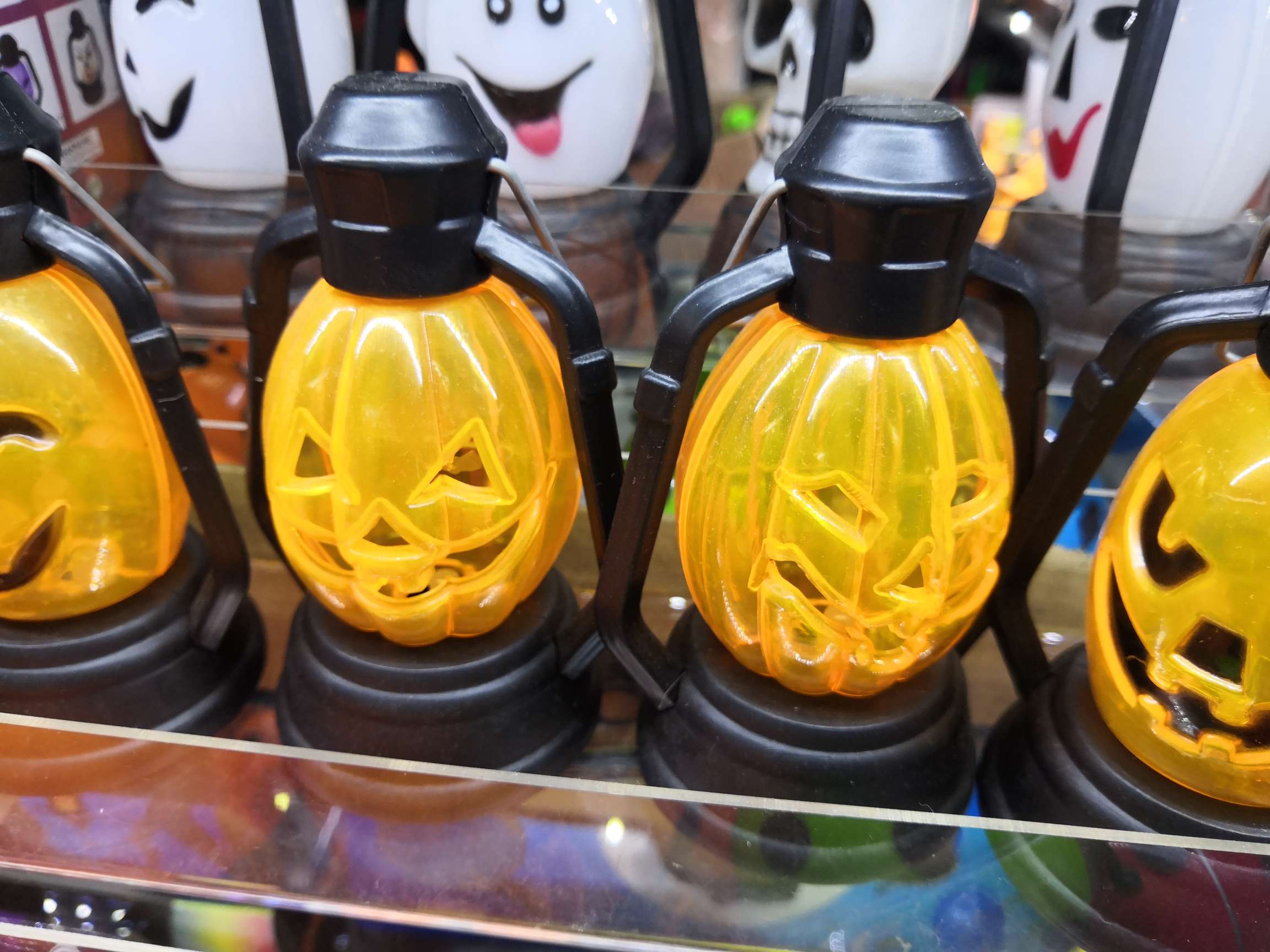 Wholesale of pumpkin, pony lanterns, candle lanterns and Halloween decoration supplies