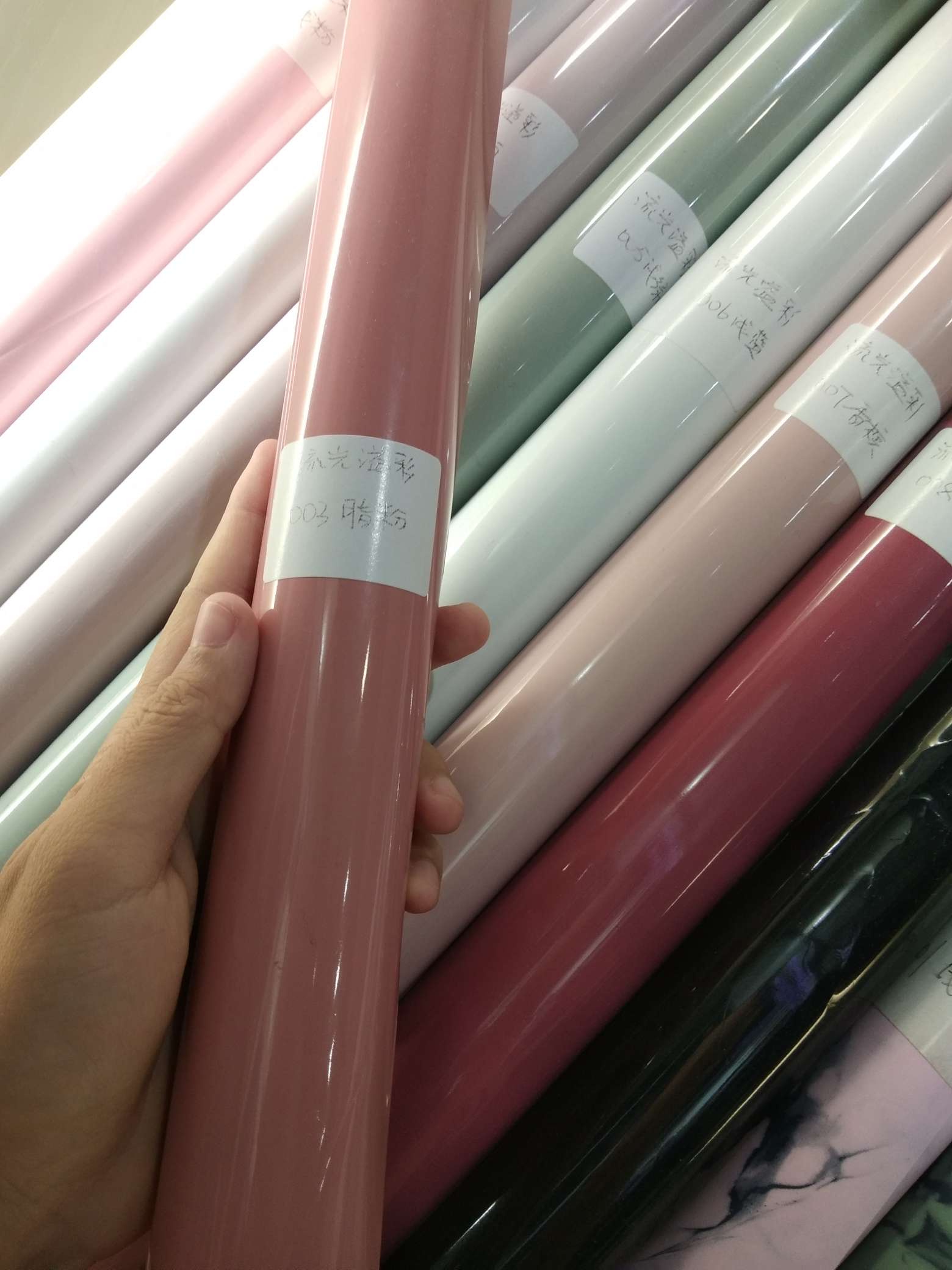 Flower-wrapped paper with dazzling colors for fresh flowers details Picture