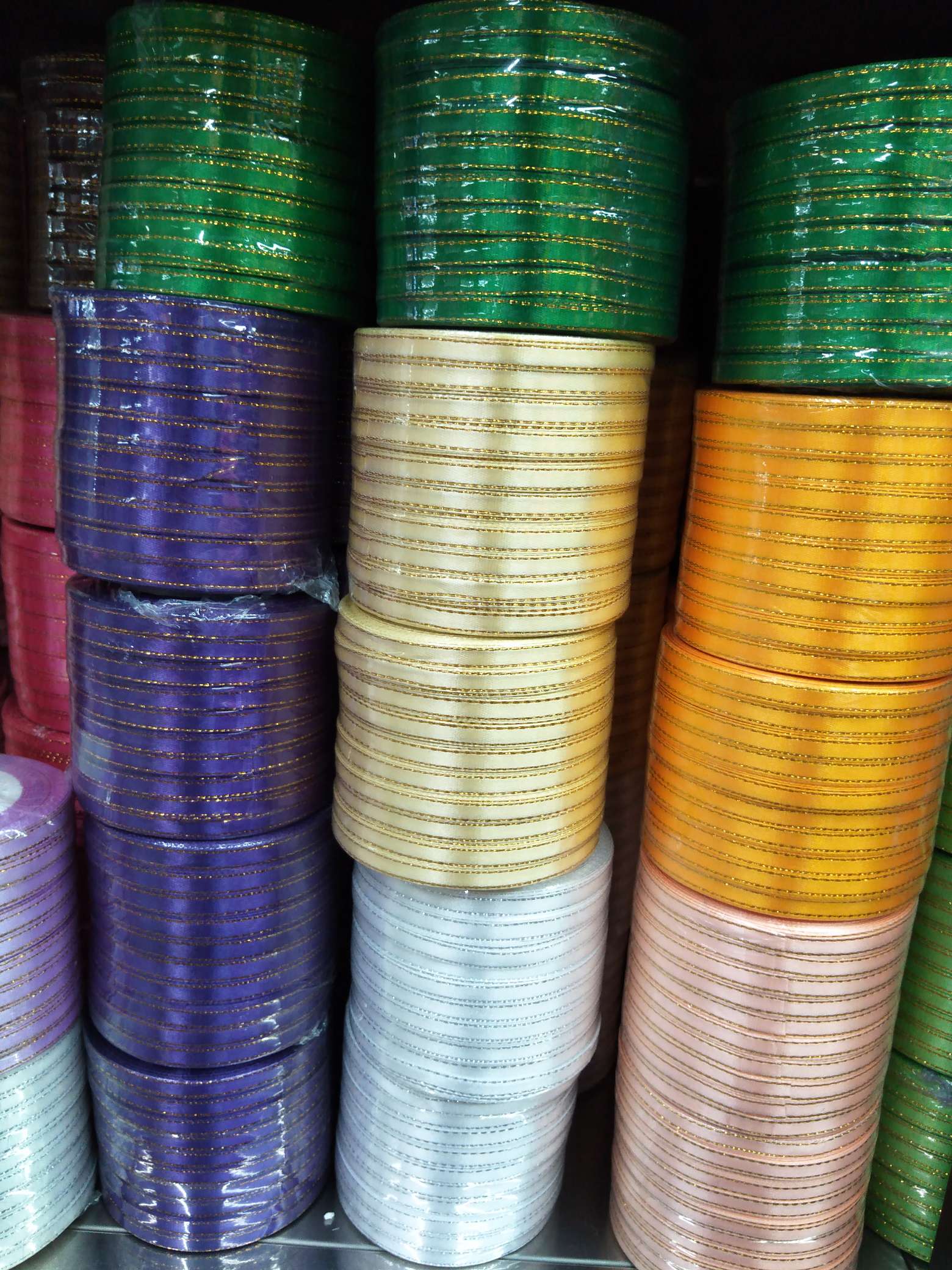 0.6cm gold-edge satin ribbon, 2-inch gold-edge satin ribbon, multiple colors available, factory direct sales, multi-purpose gift packaging tape, wedding candy box, cake gift box, bouquet binding tape, gold-edge ribbon, polyester colored satin ribbon details Picture
