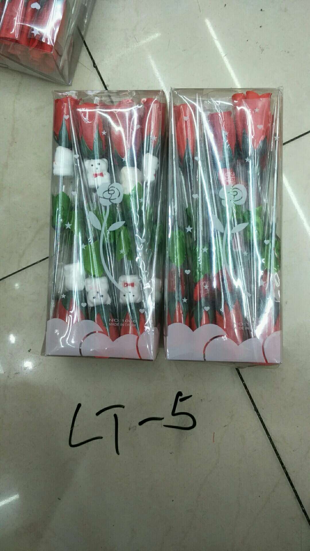Valentine's Day single box of roses. Christmas. Mother's Day. Teachers' Day. 38 women's Day each day gifts