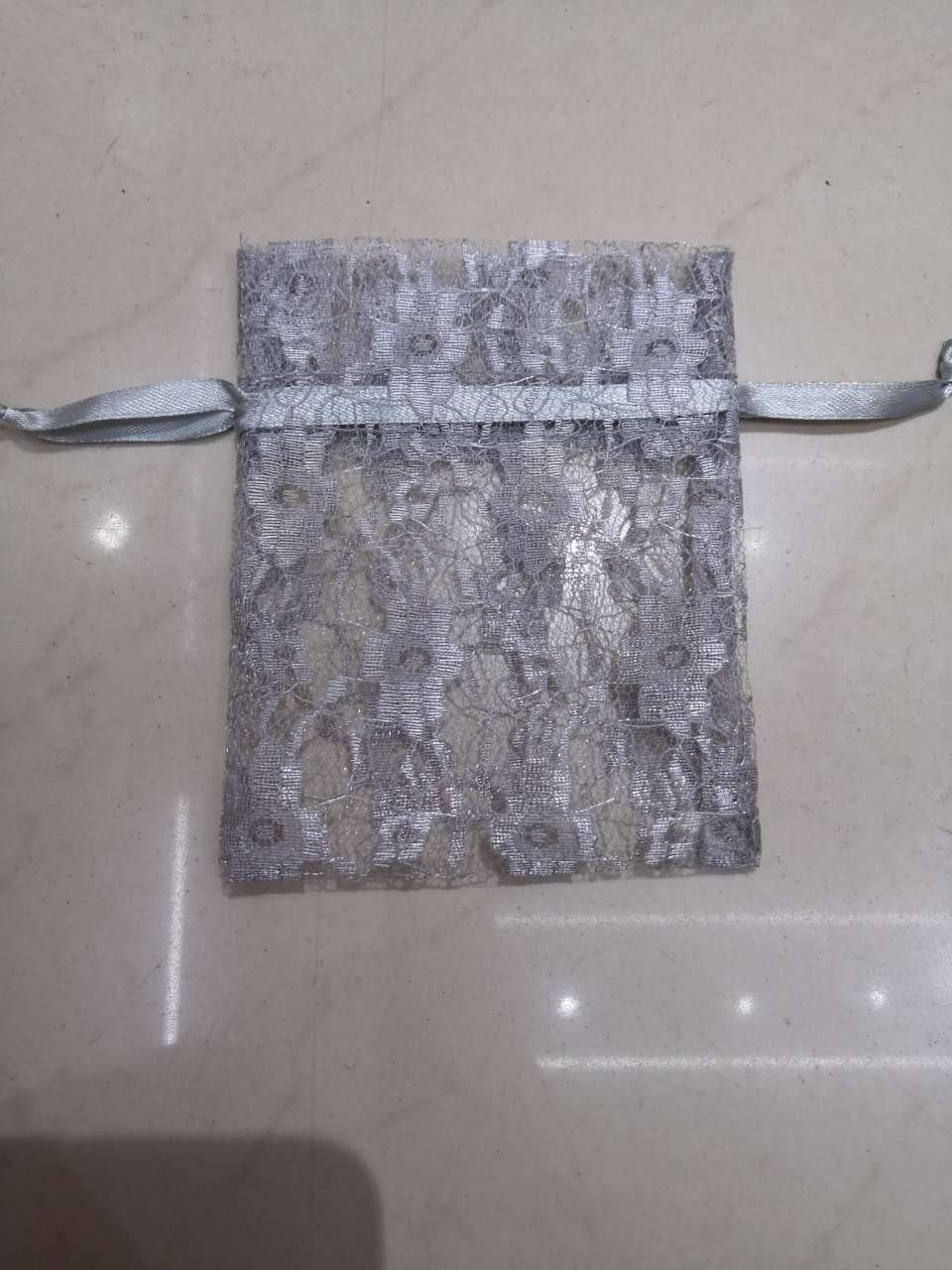 灰蕾丝袋