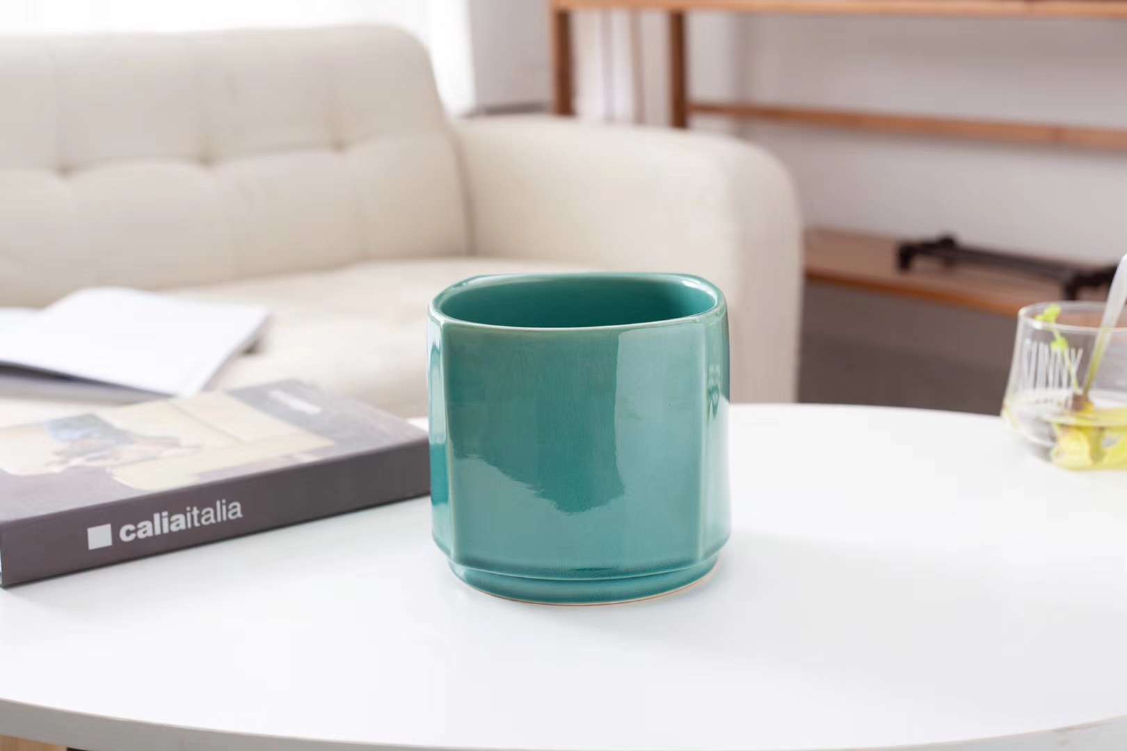 Iron bucket flowerpot details Picture