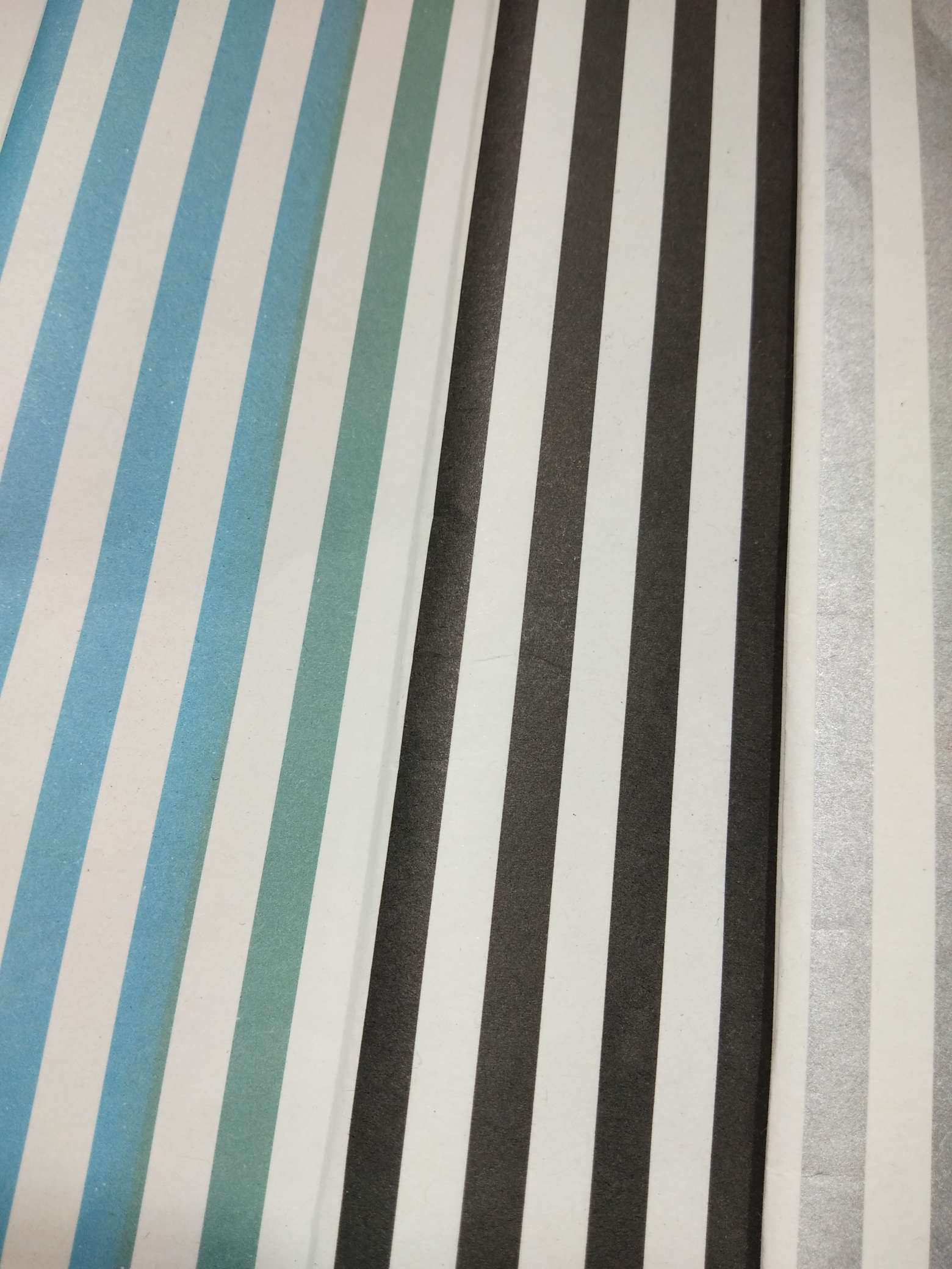 Colorful striped paper-wrapped flower paper for fresh flower packaging details Picture