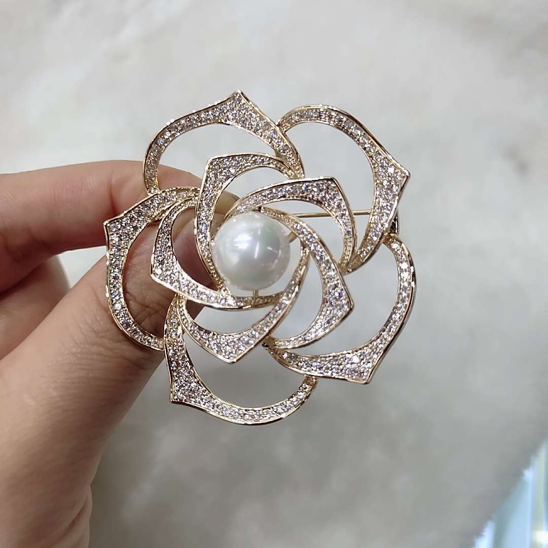 Stylish simple rose brooch thumbnail