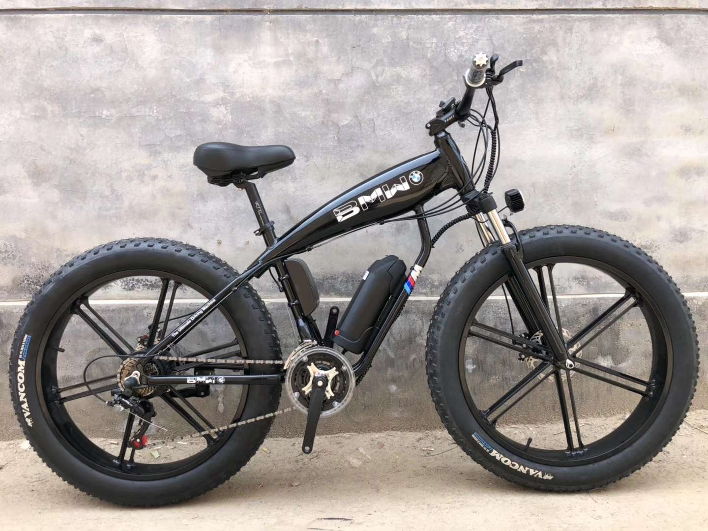 Mountain bike 26 "lithium battery variable speed snowmobile