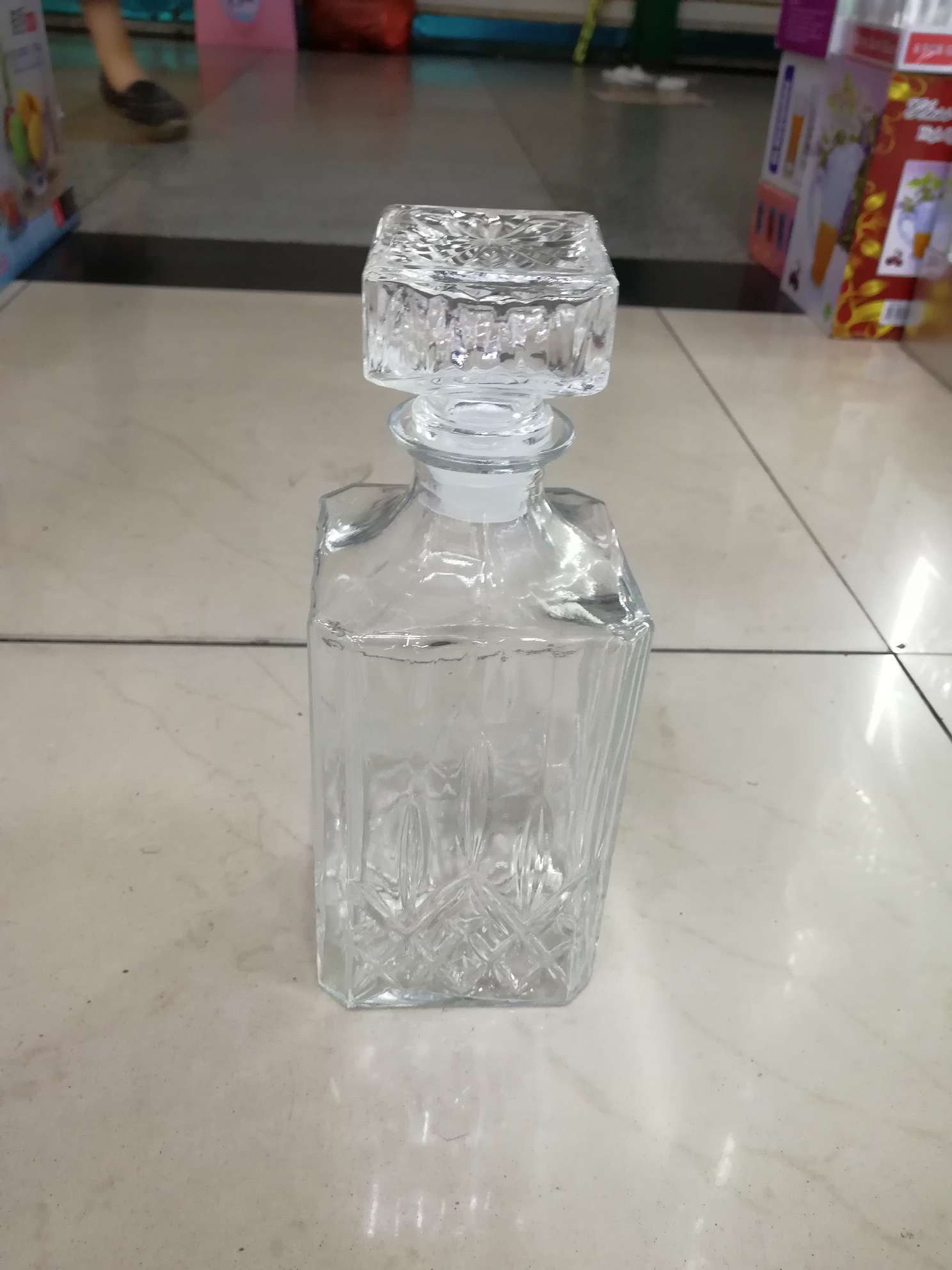 玻璃酒瓶。
