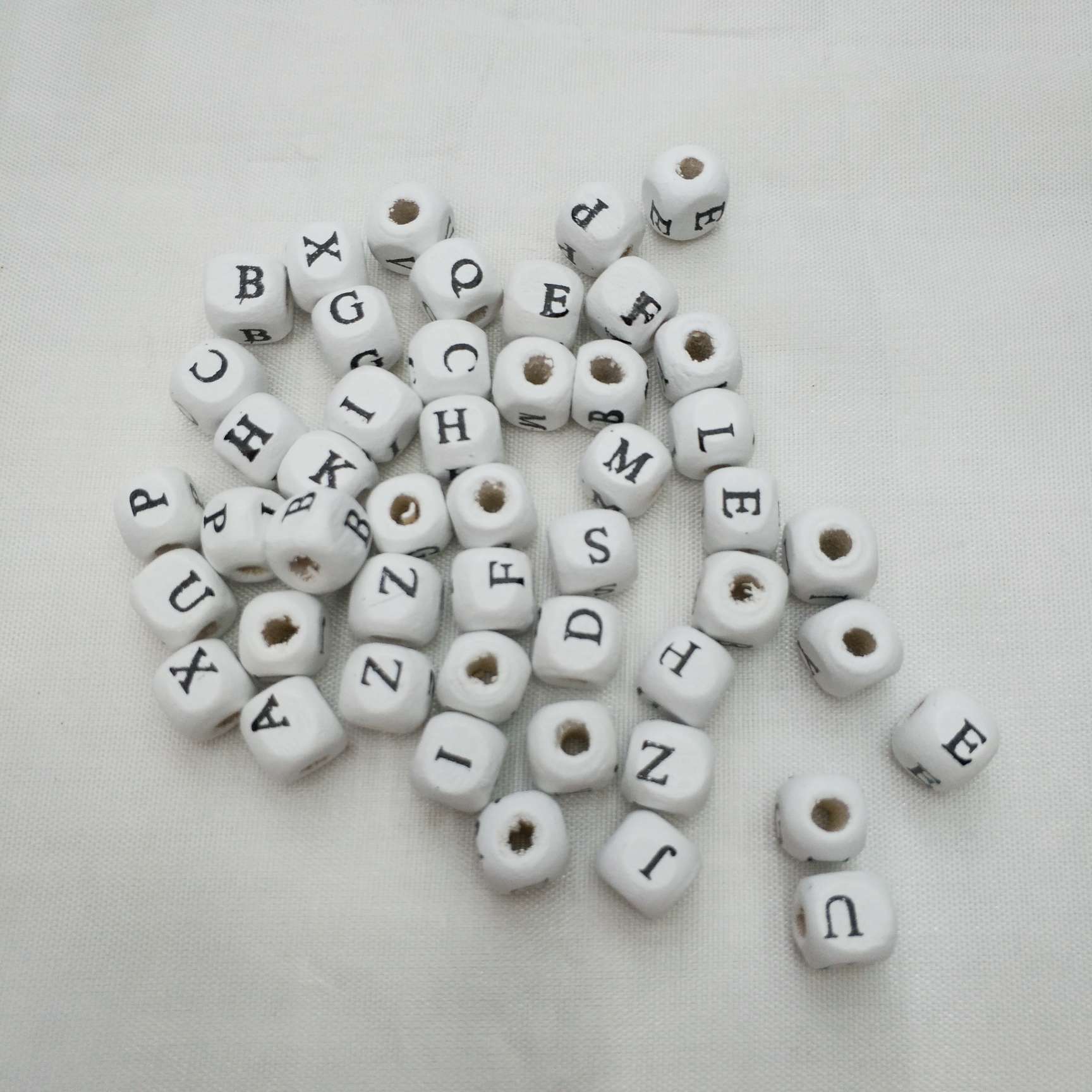Direct sales from the manufacturer of 8×8 square, 10×10 square letter beads, colored wooden beads, beading craft jewelry accessories Application Scenario