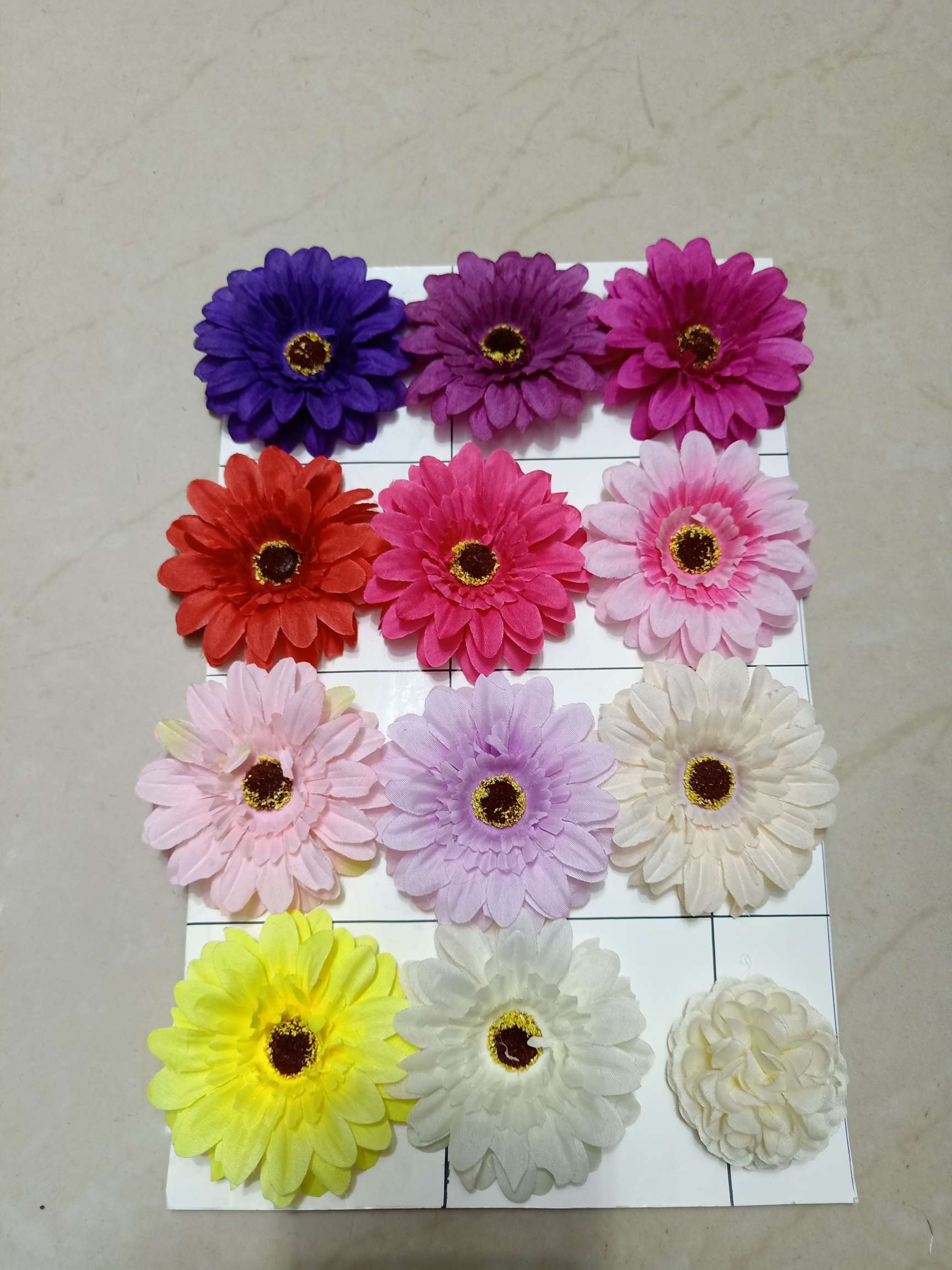 Retro simulation flower head, bride's wreath, bracelet, flower accessories, chrysanthemums and roses details Picture