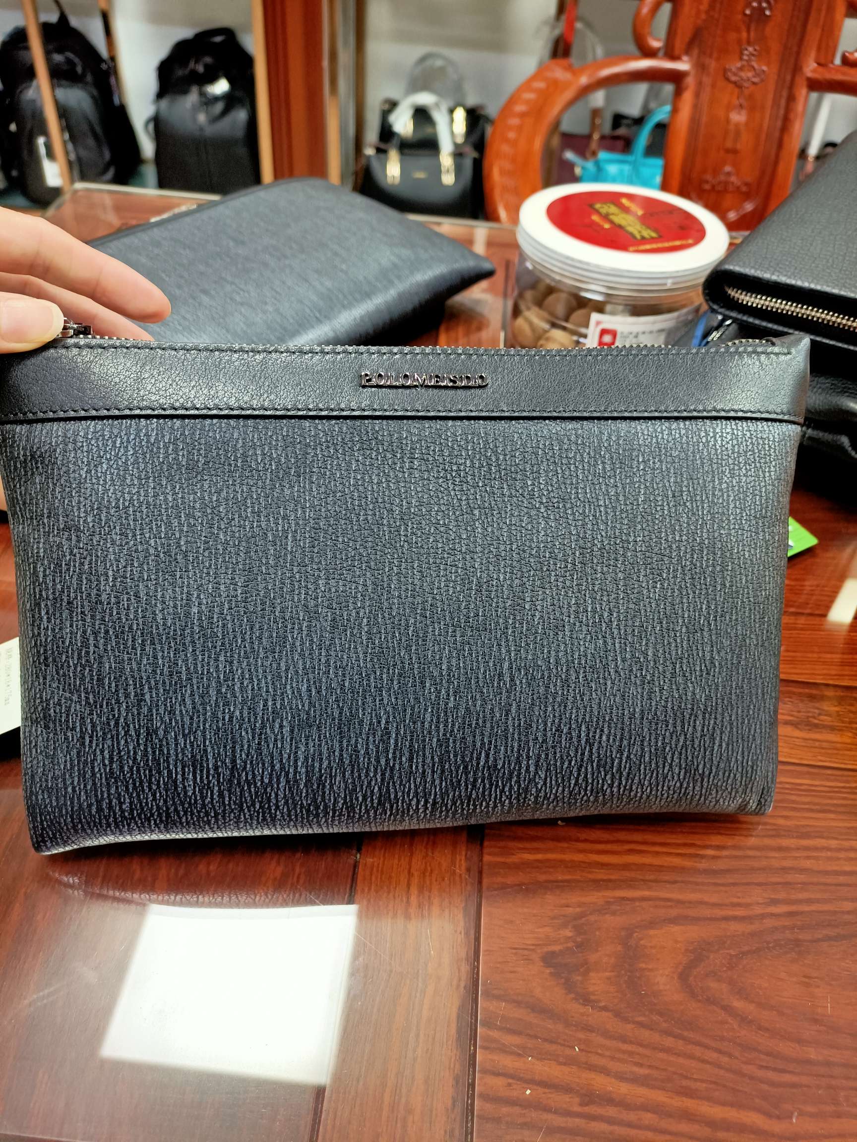 British Paul men's genuine leather fashion handbag details Picture