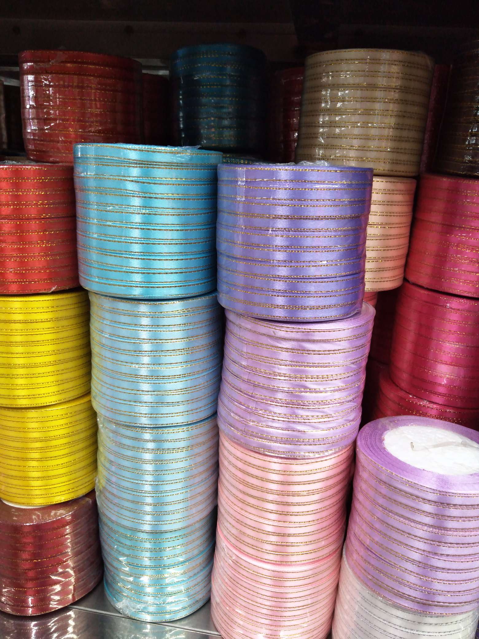 0.6cm gold-edge satin ribbon, 2-inch gold-edge satin ribbon, multiple colors available, factory direct sales, multi-purpose gift packaging tape, wedding candy box, cake gift box, bouquet binding tape, gold-edge ribbon, polyester colored satin ribbon Specification image