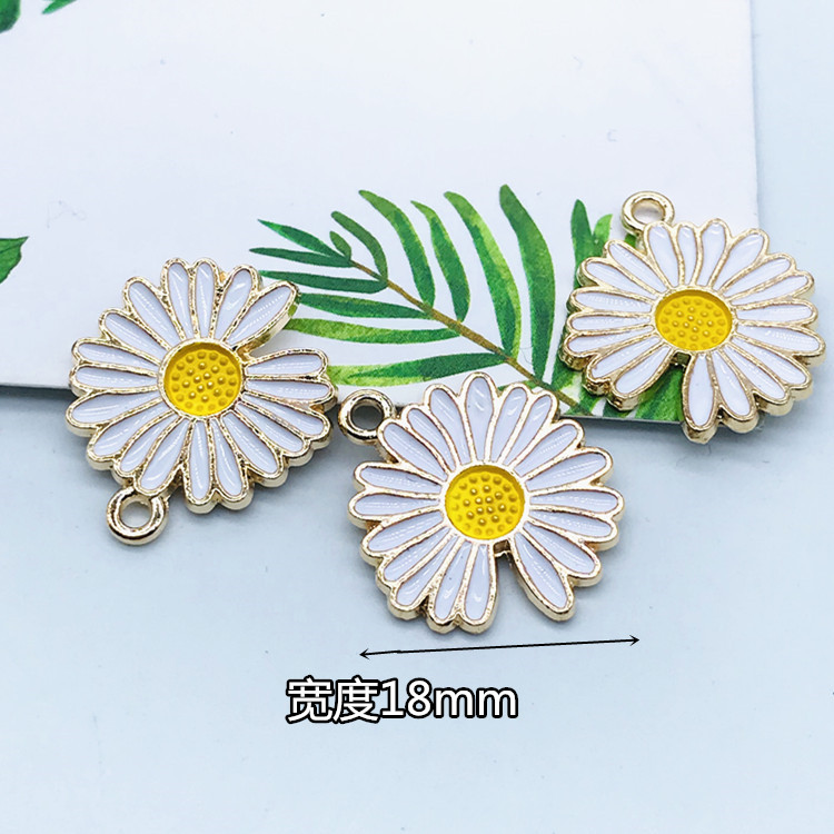 DIY jewelry accessories, alloy, fresh and unique, small Daisy bracelet, necklace, clothing, bag, keychain accessories Item Picture