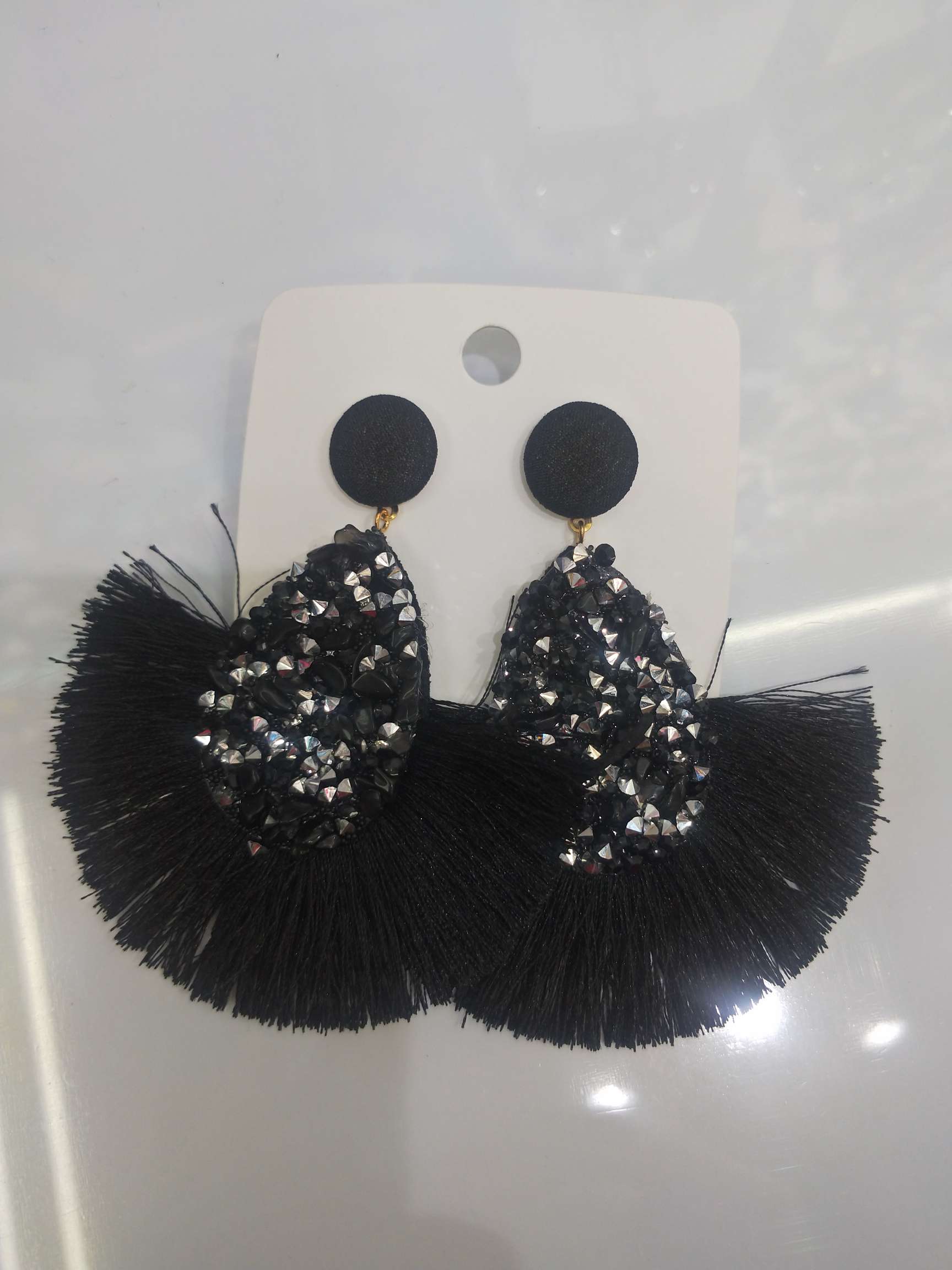 Dripping tassels with shells. Fashion, delicate fashion. The network hot style.

10 color thumbnail