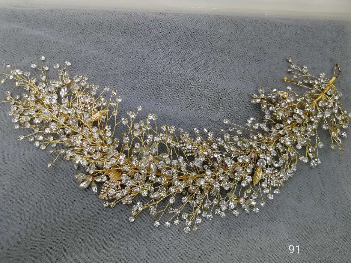 Handcrafted headwear, super dazzling wedding supplies for brides, fashionable runway show items details Picture
