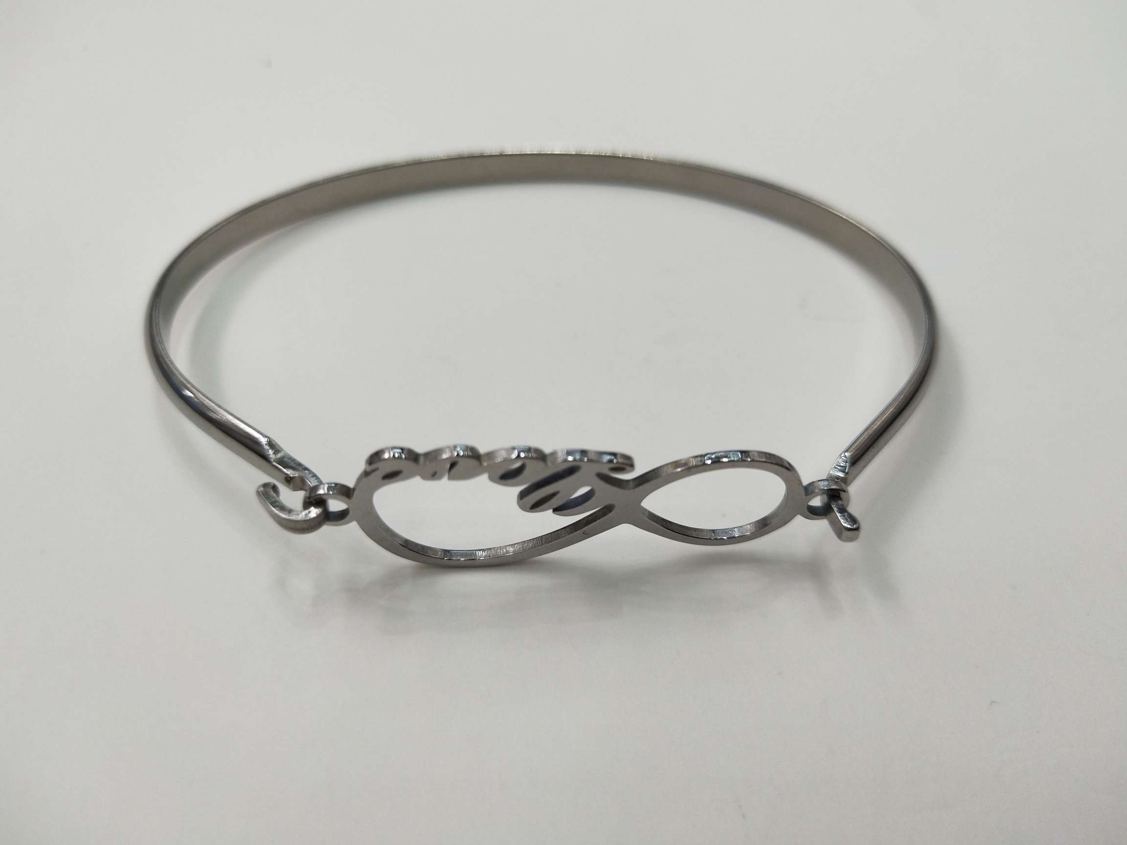 Figure eight bracelet