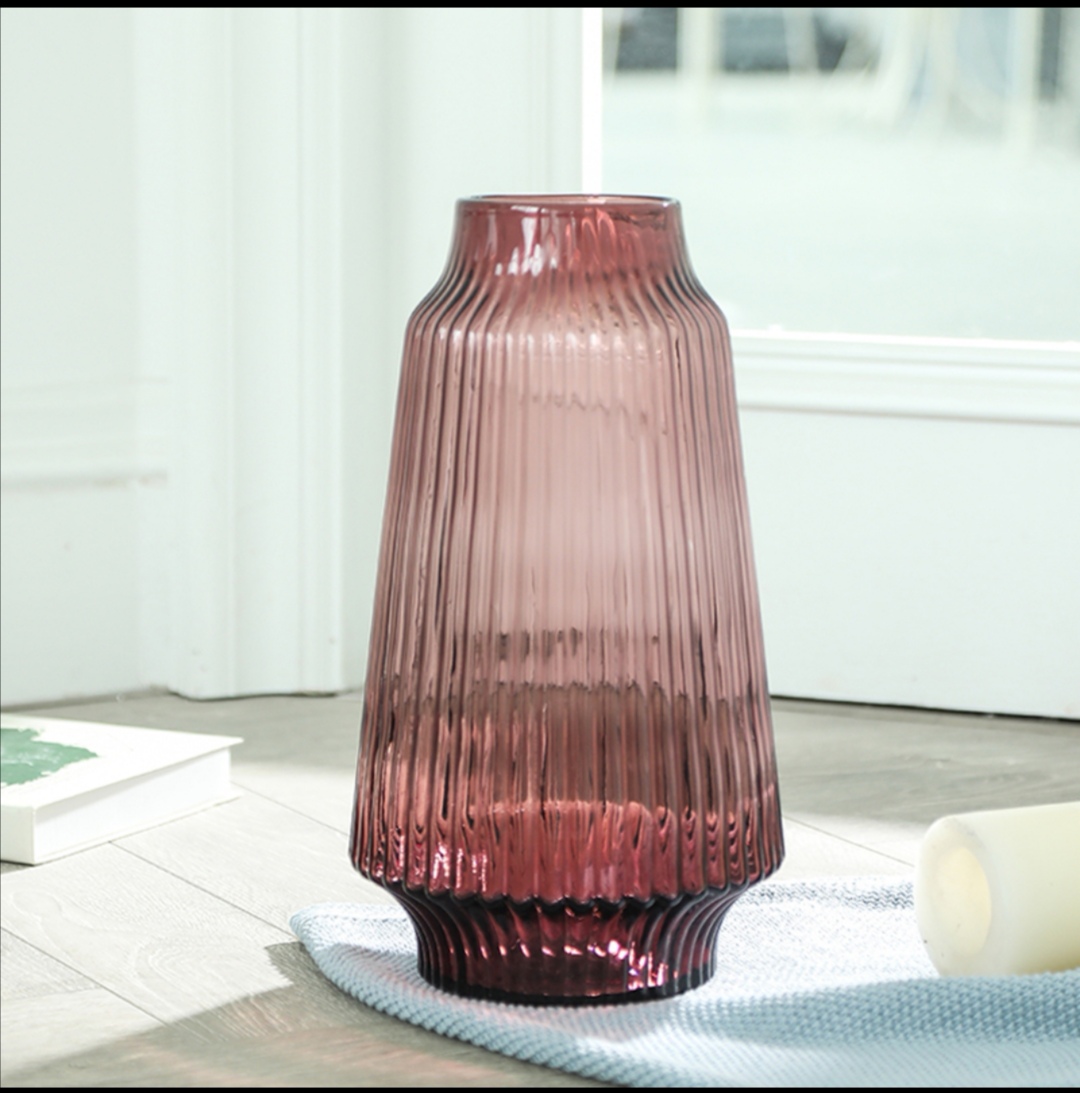 Glass vase thumbnail