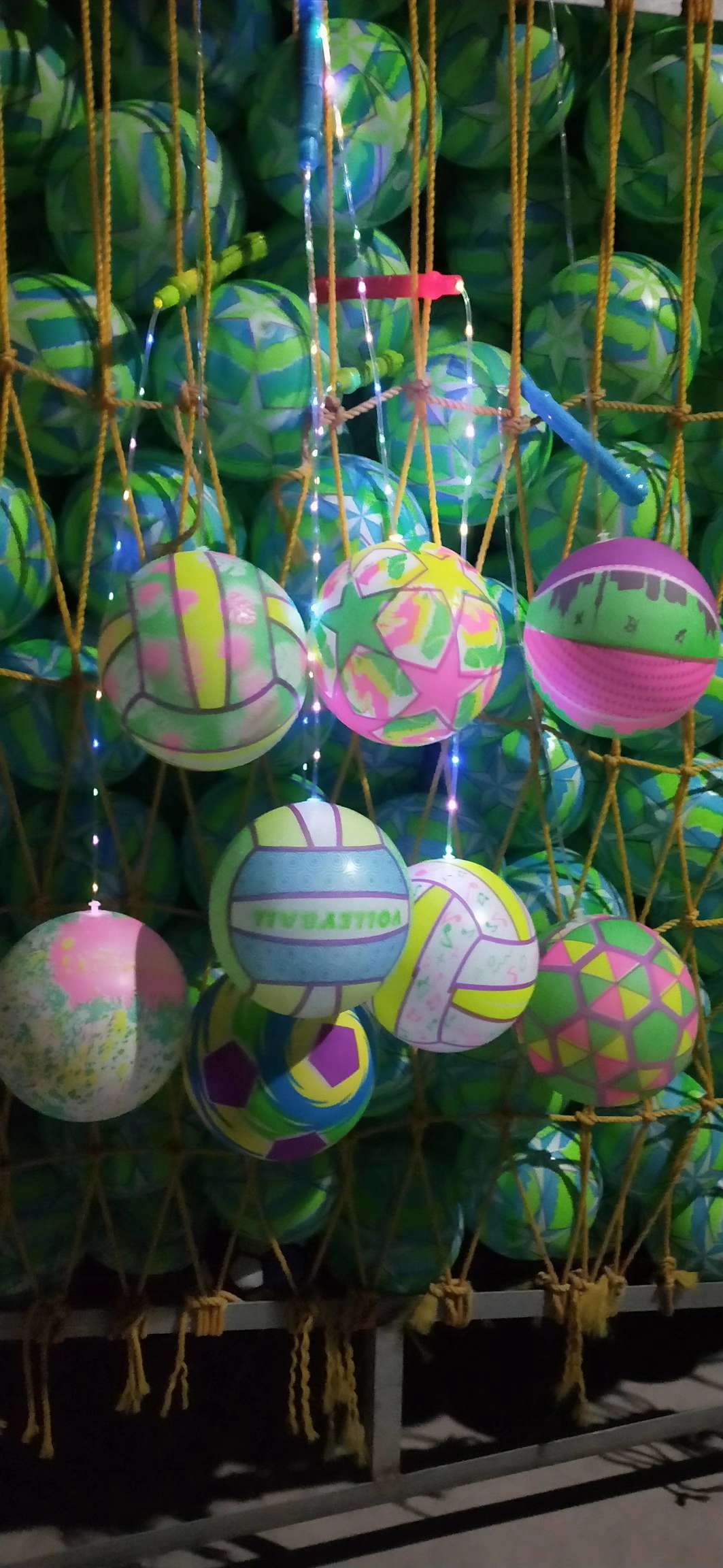 22公分pvc闪光球白底实物图