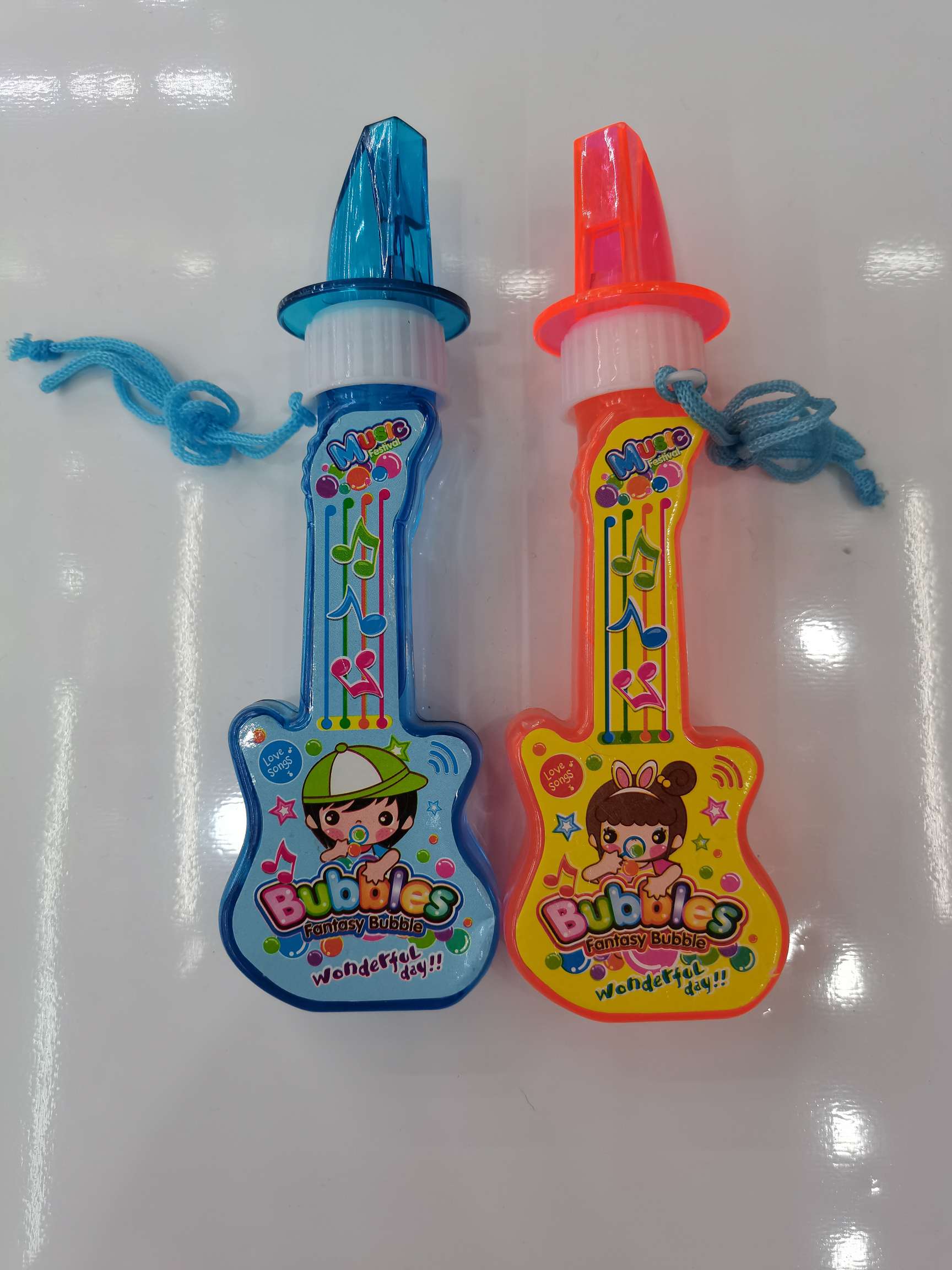 Close-up appearance and internal structure of guitar whistle bubble toy