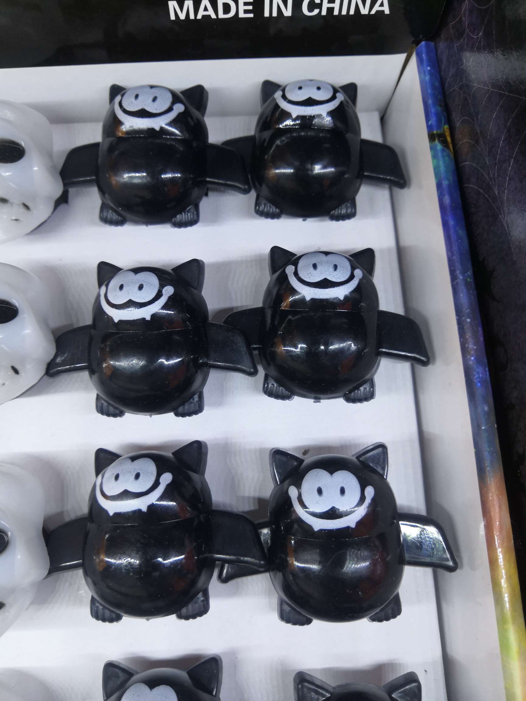 Wholesale of bat ring toys, Halloween rings, decorations and party supplies