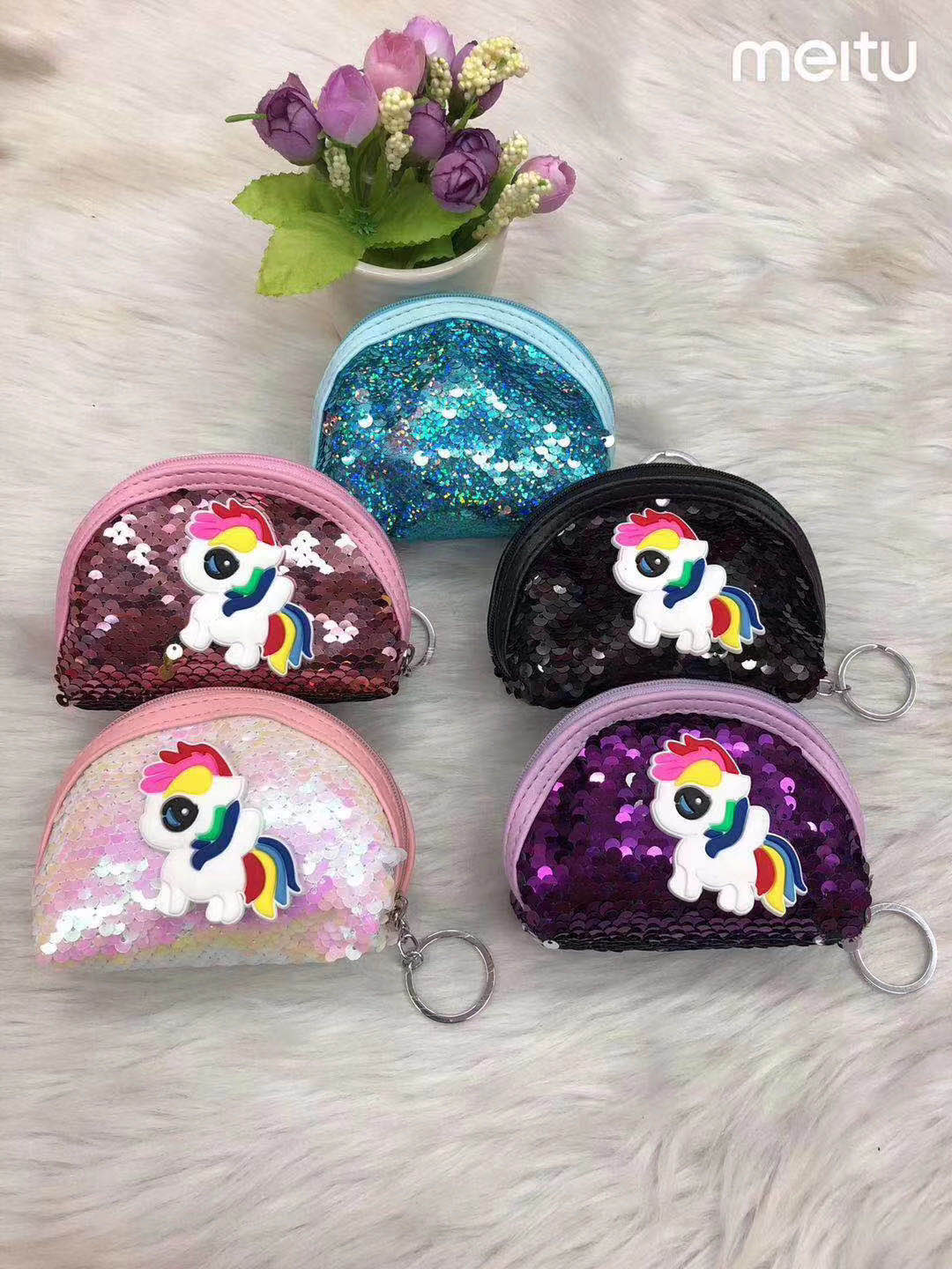 Semi-circular bag. details Picture