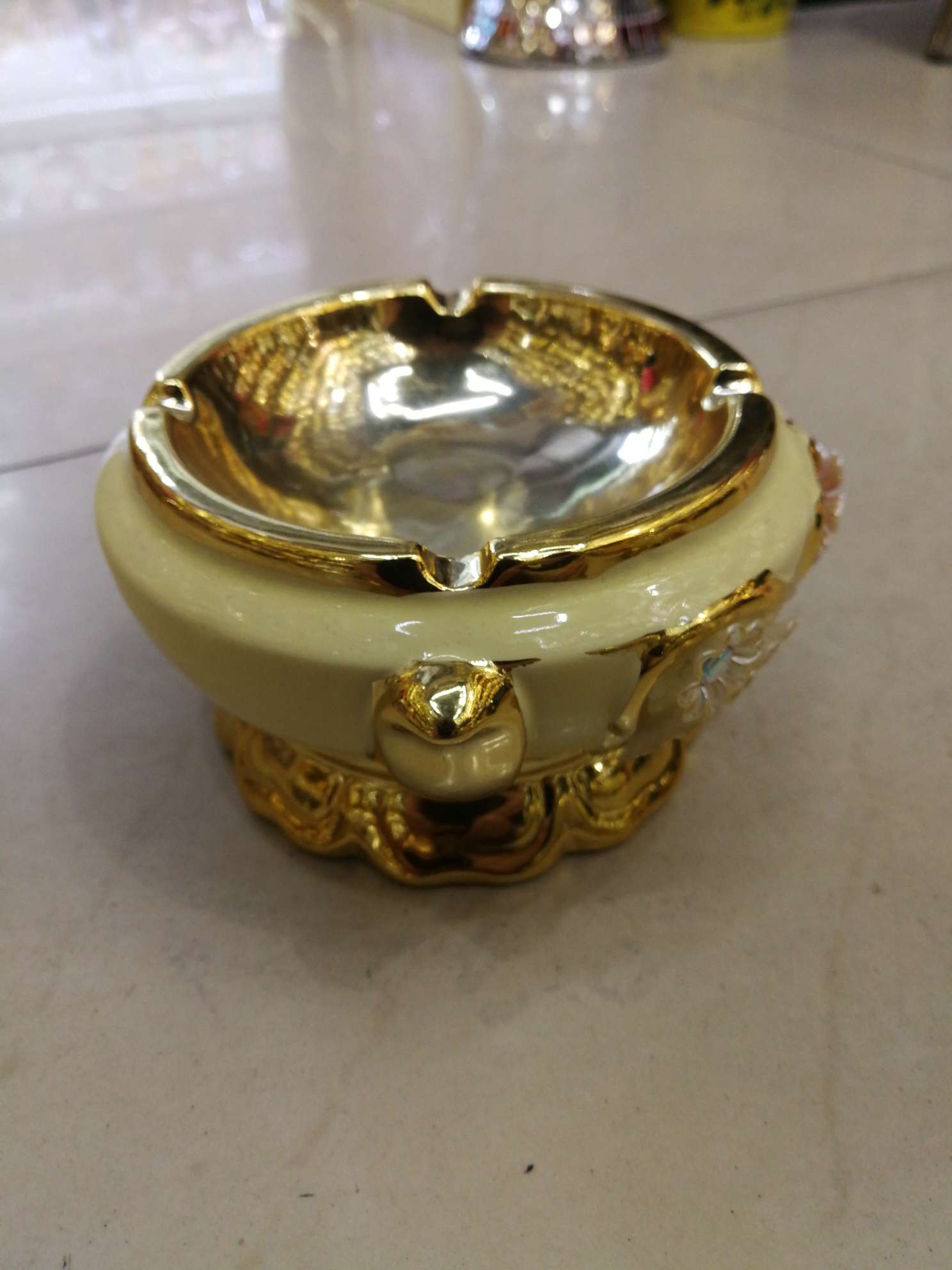 Ceramic ashtray 452 Ceramic ornament 1 details Picture
