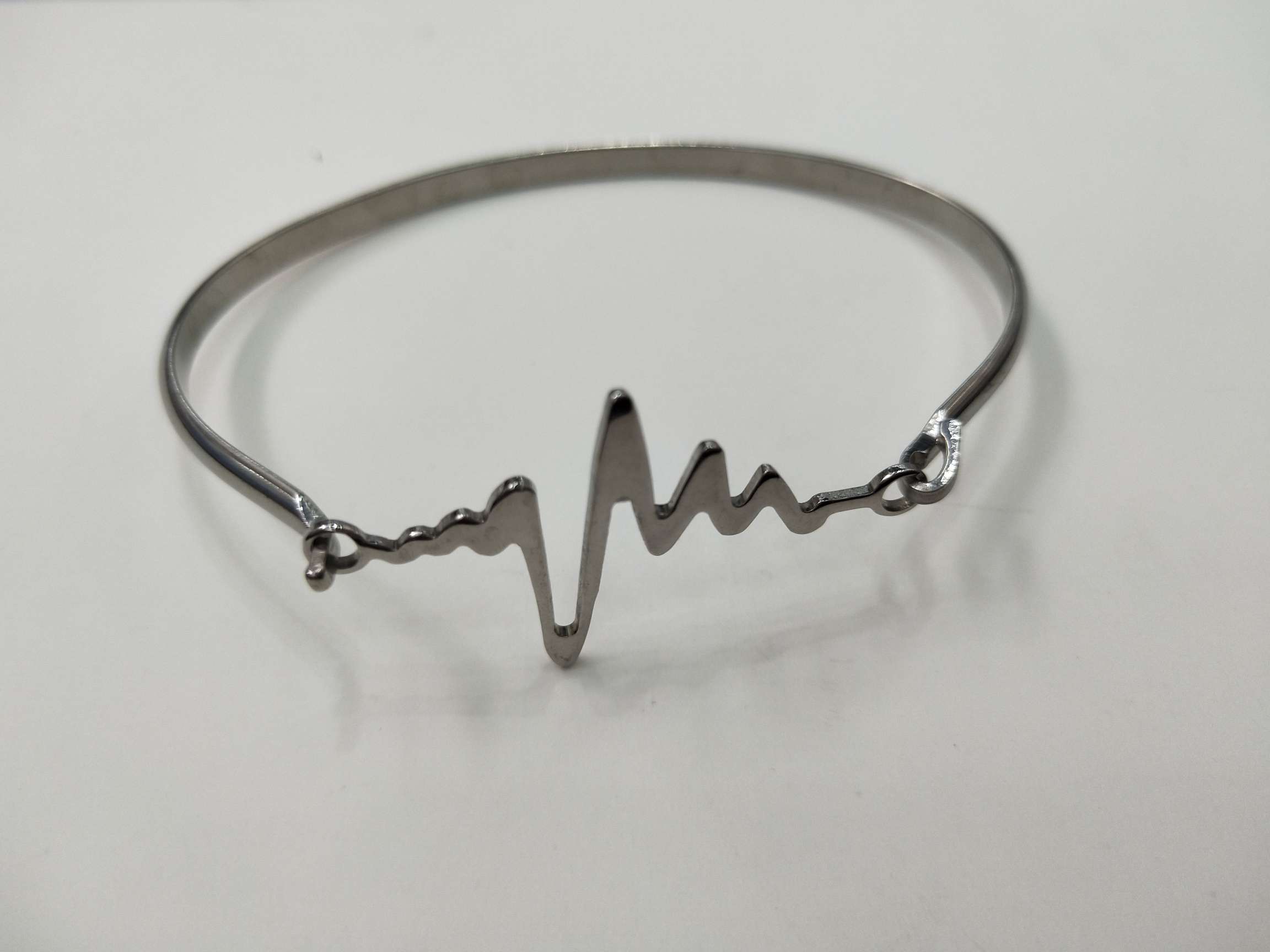 Electrocardiogram bracelet thumbnail