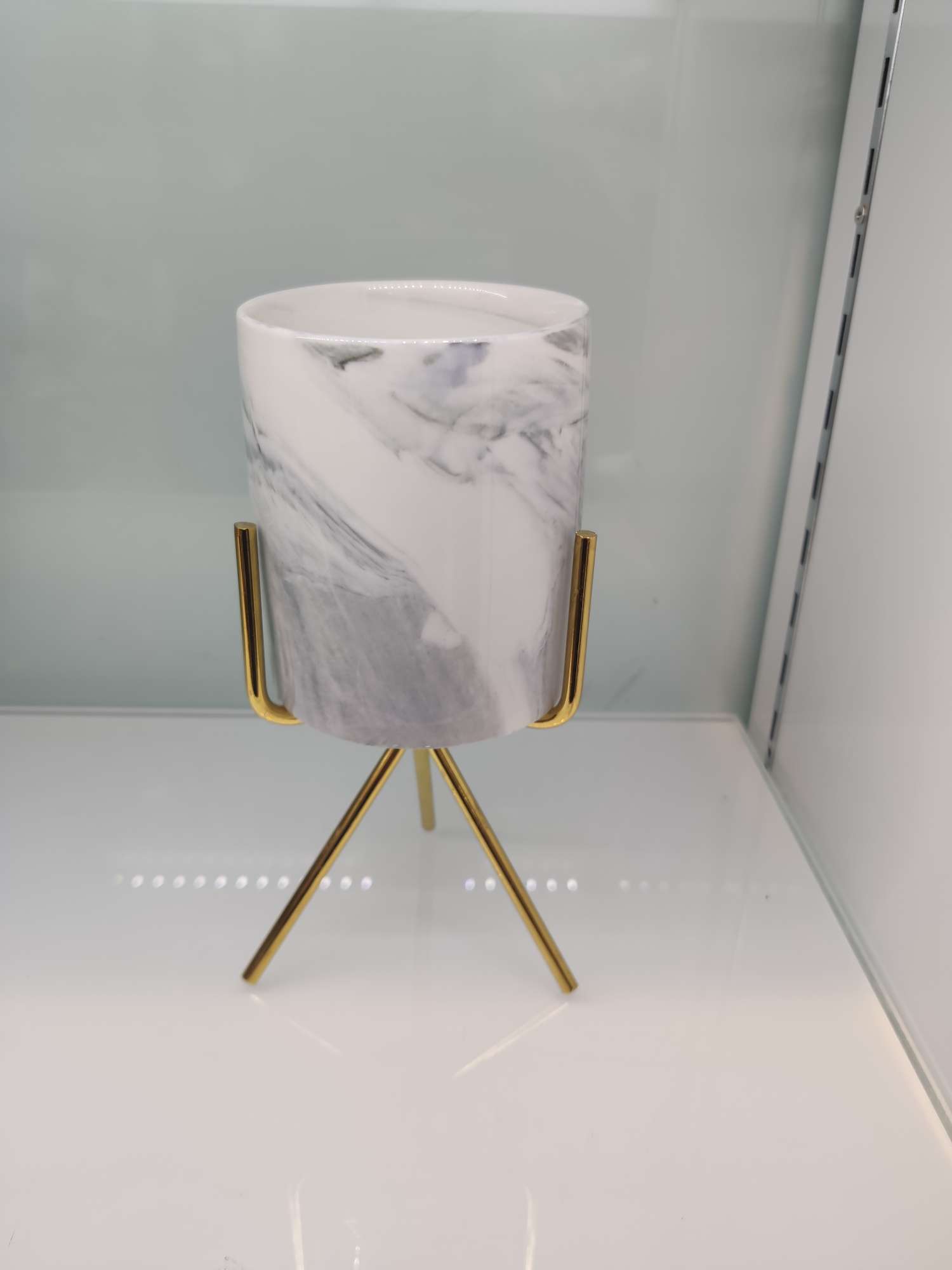 Iron frame flowerpot details Picture