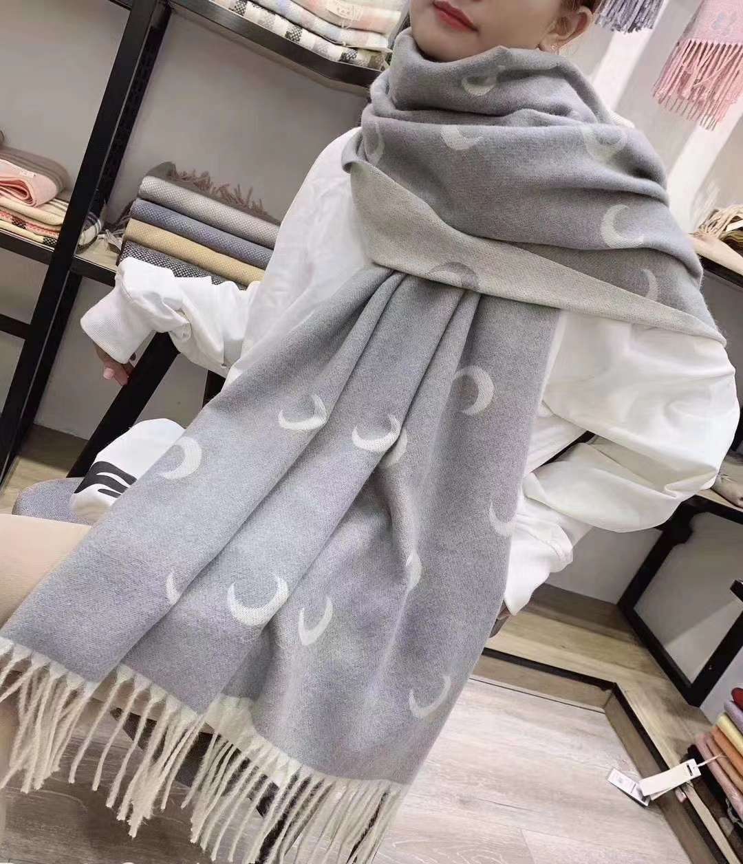 Stylish Casual Scarf Application Scenario
