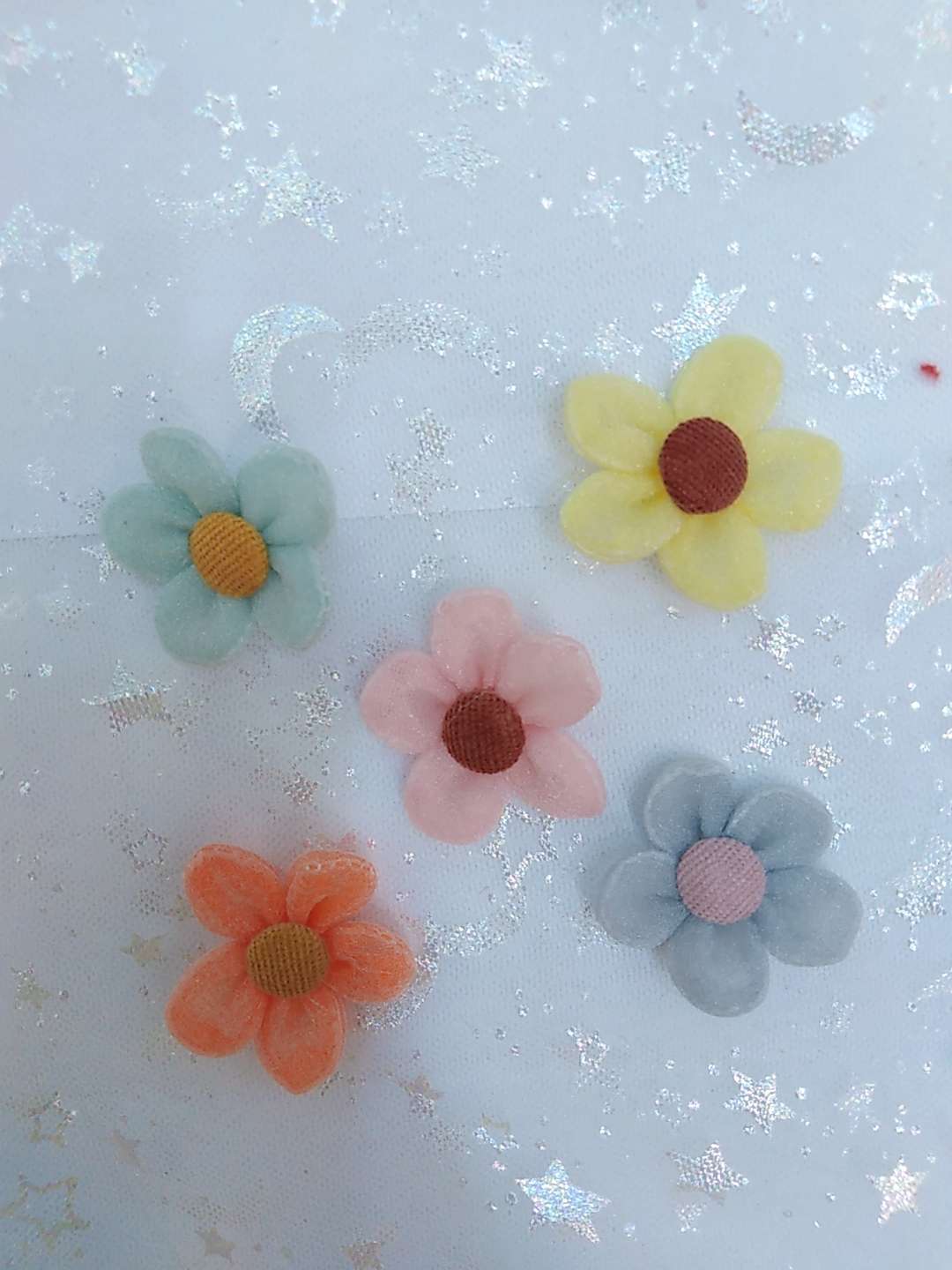Open flowers: KKspring 4.5cm yarn material hand sewing five and a half flowers + buttons