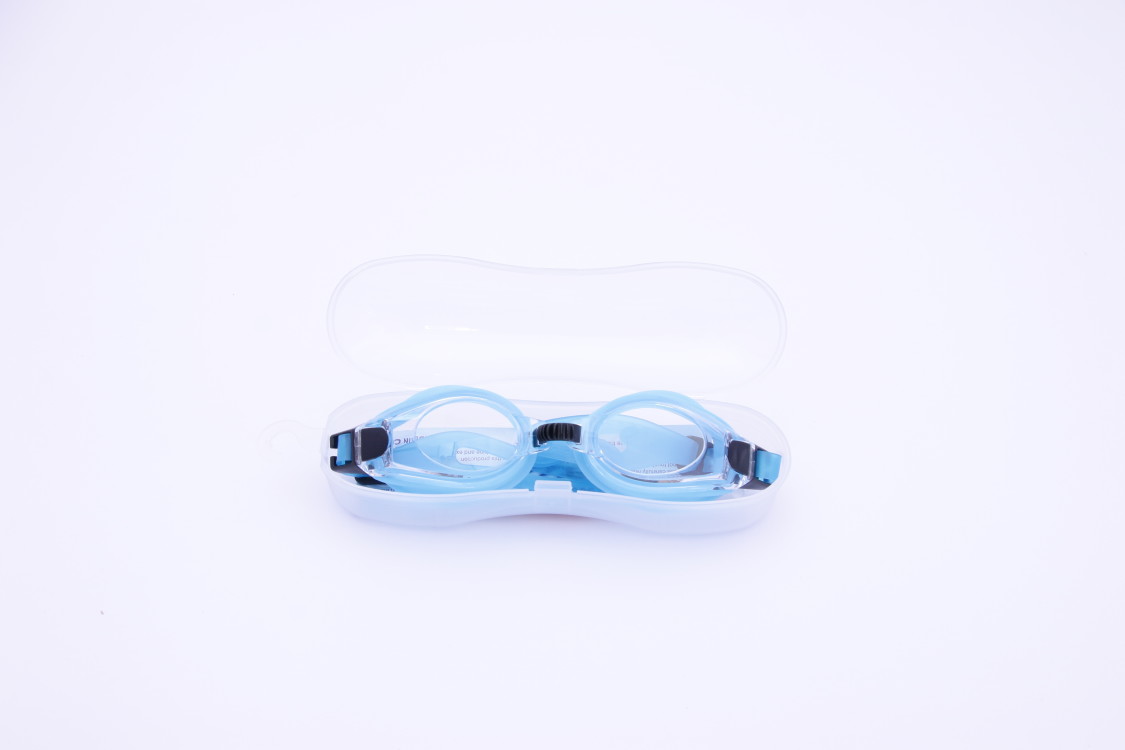New waterproof and anti-fog goggles for boys and girls