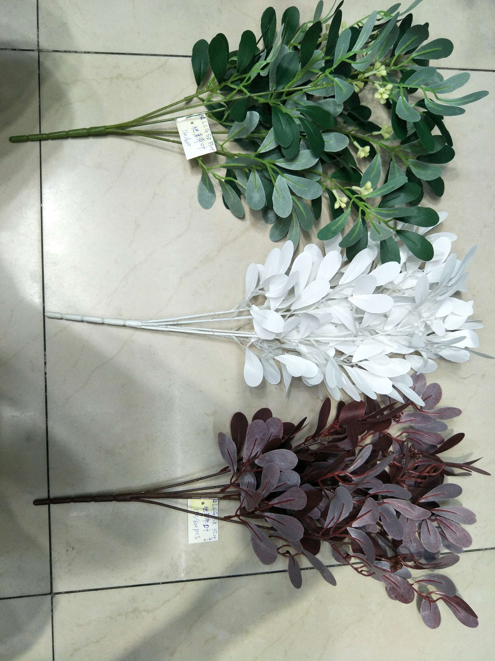 枣红，白色，绿色把束5叉