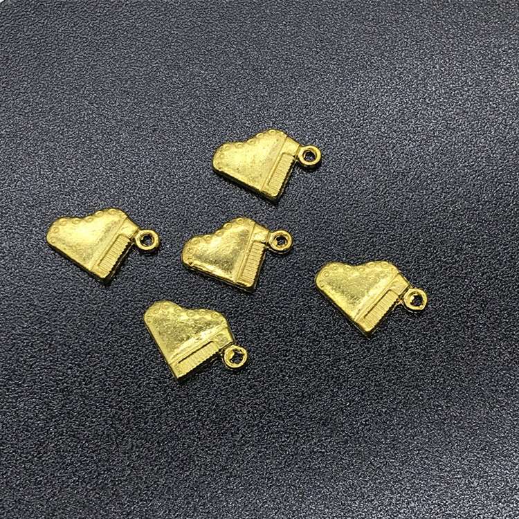 diy smooth heart pendants, earrings, bracelets, necklaces and accessories Application Scenario