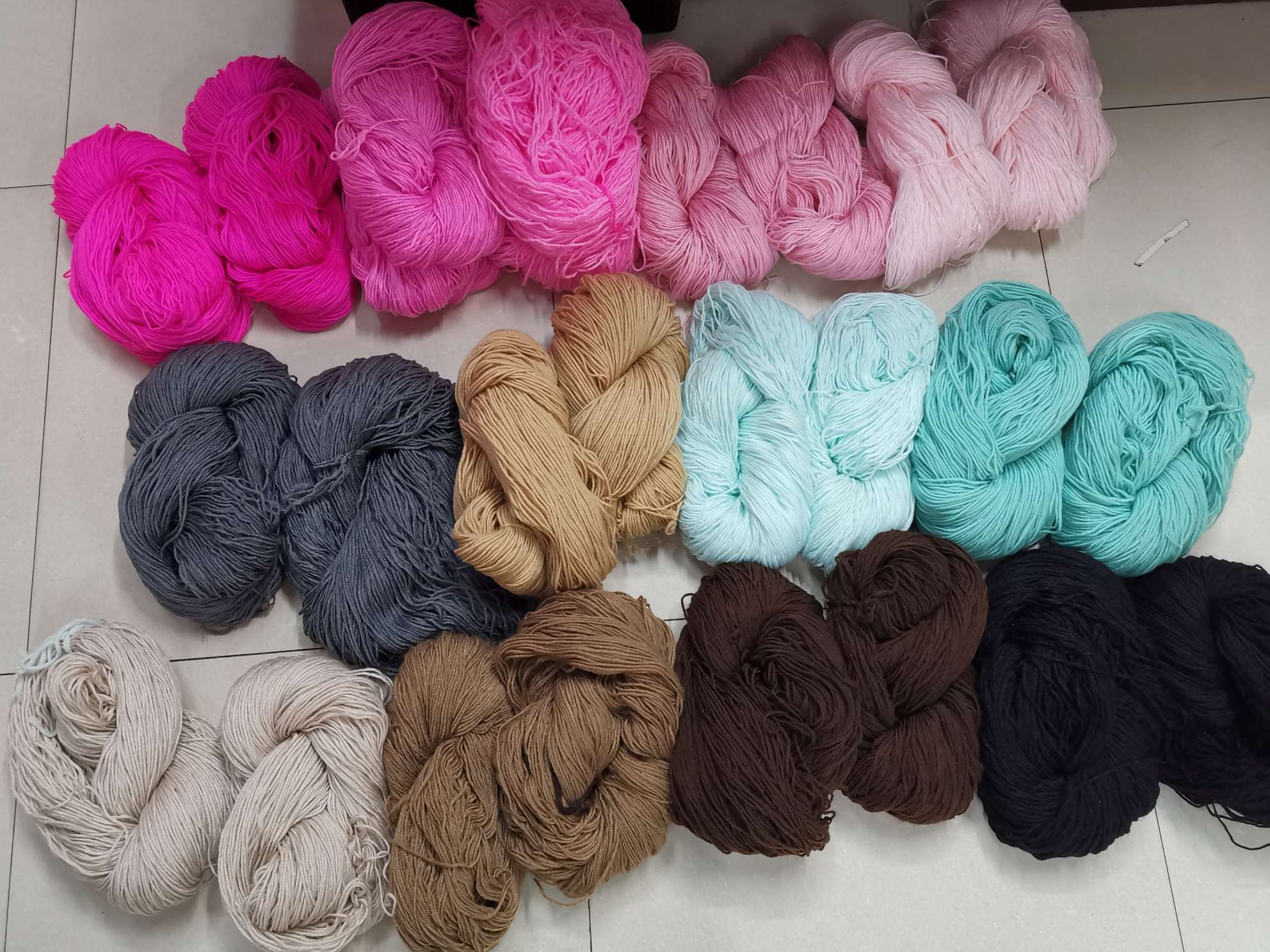 Hot-selling polyester yarn for handicrafts, Pantone color card colors available for custom dyeing Specification image